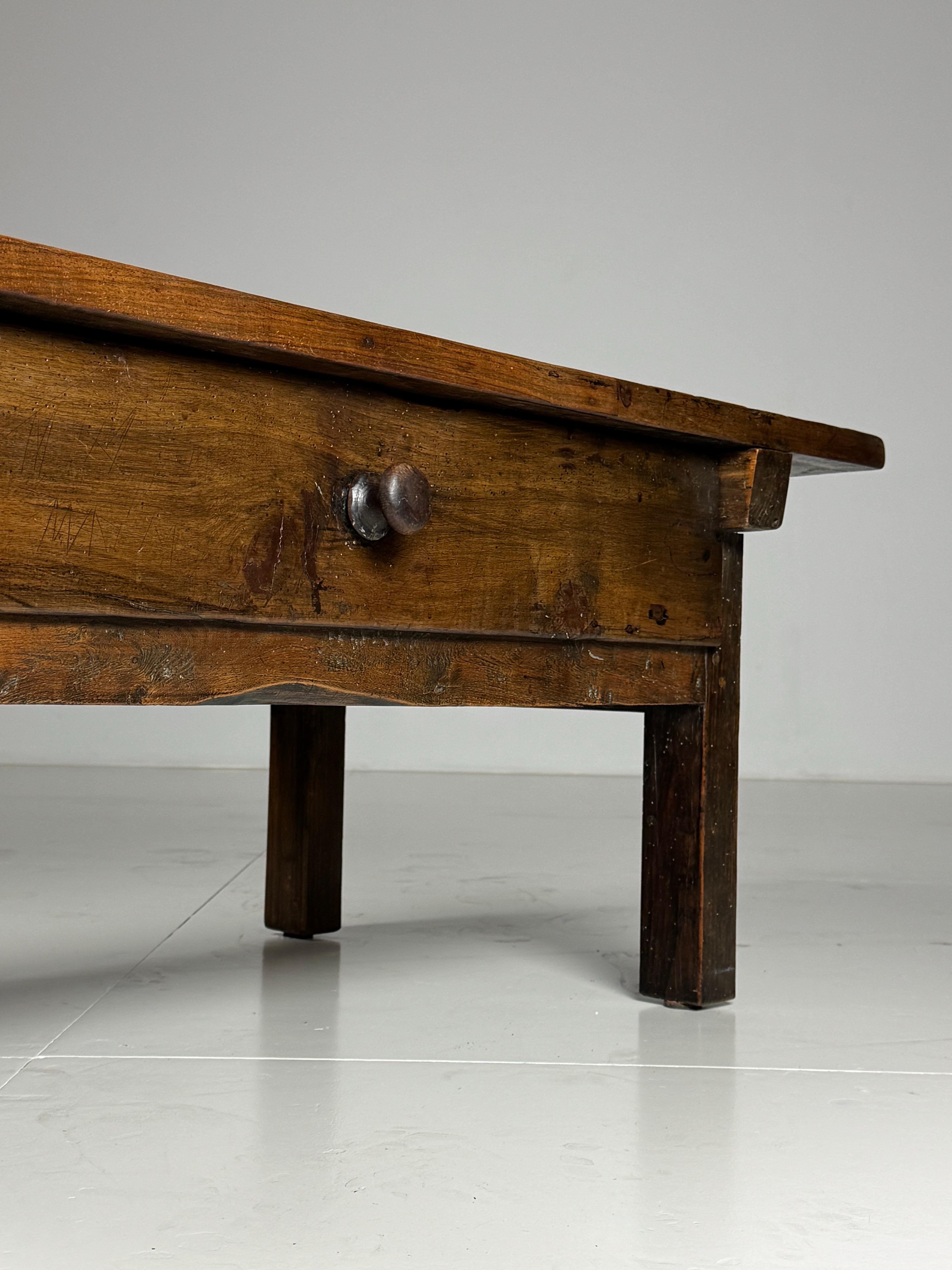 French Farmhouse coffee table For Sale 6