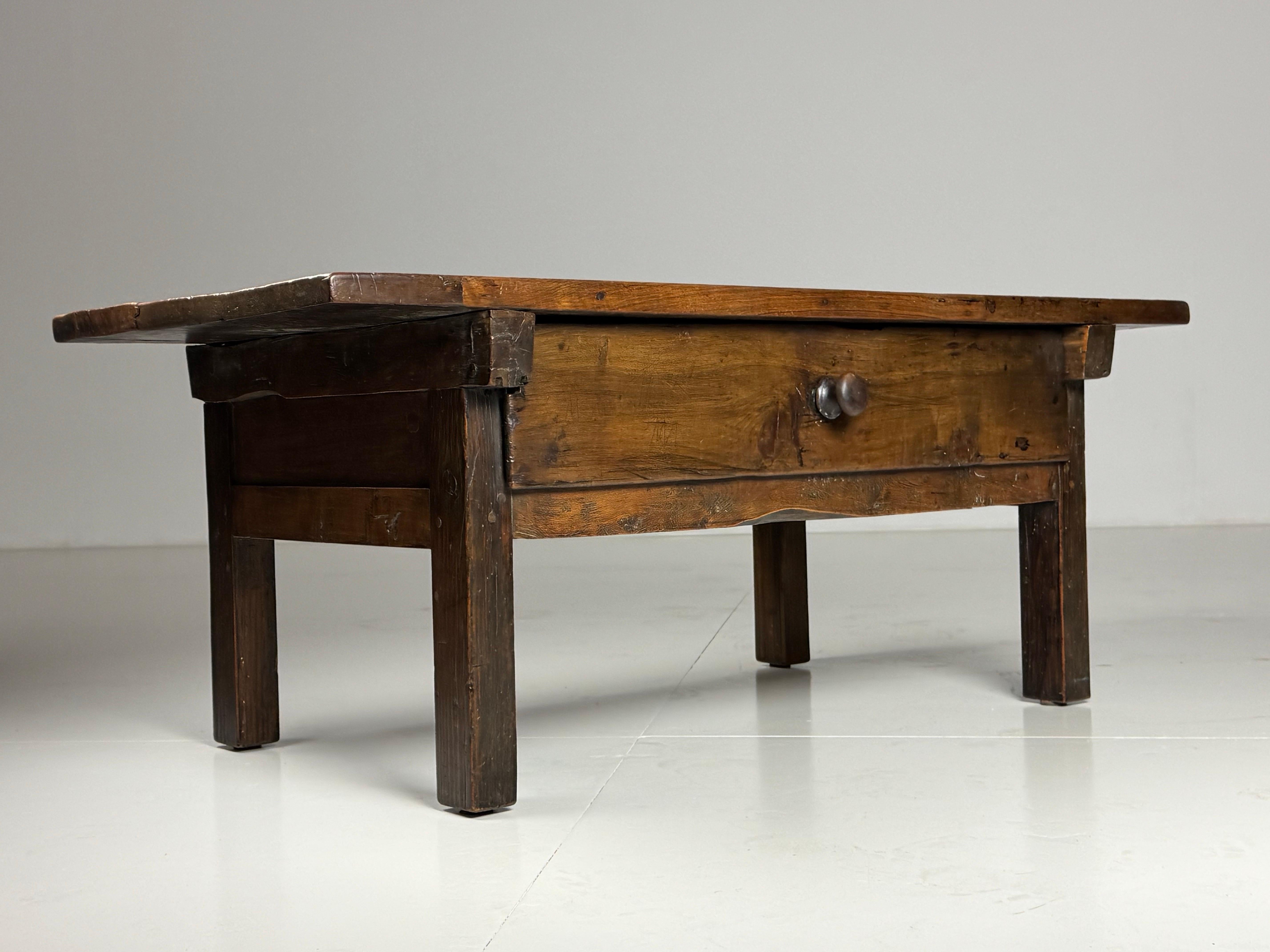 French Farmhouse coffee table For Sale 7