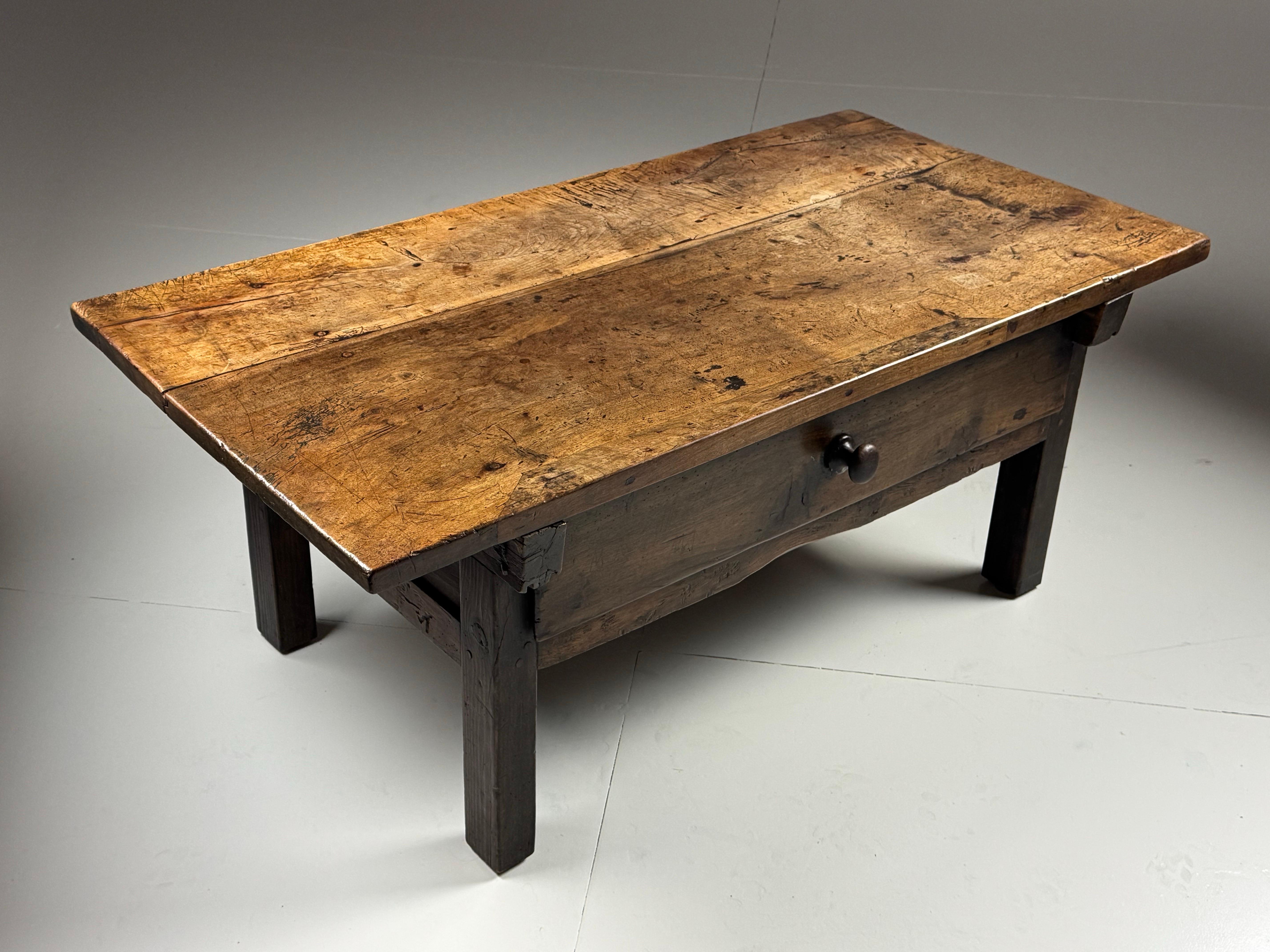 French Farmhouse coffee table For Sale 9