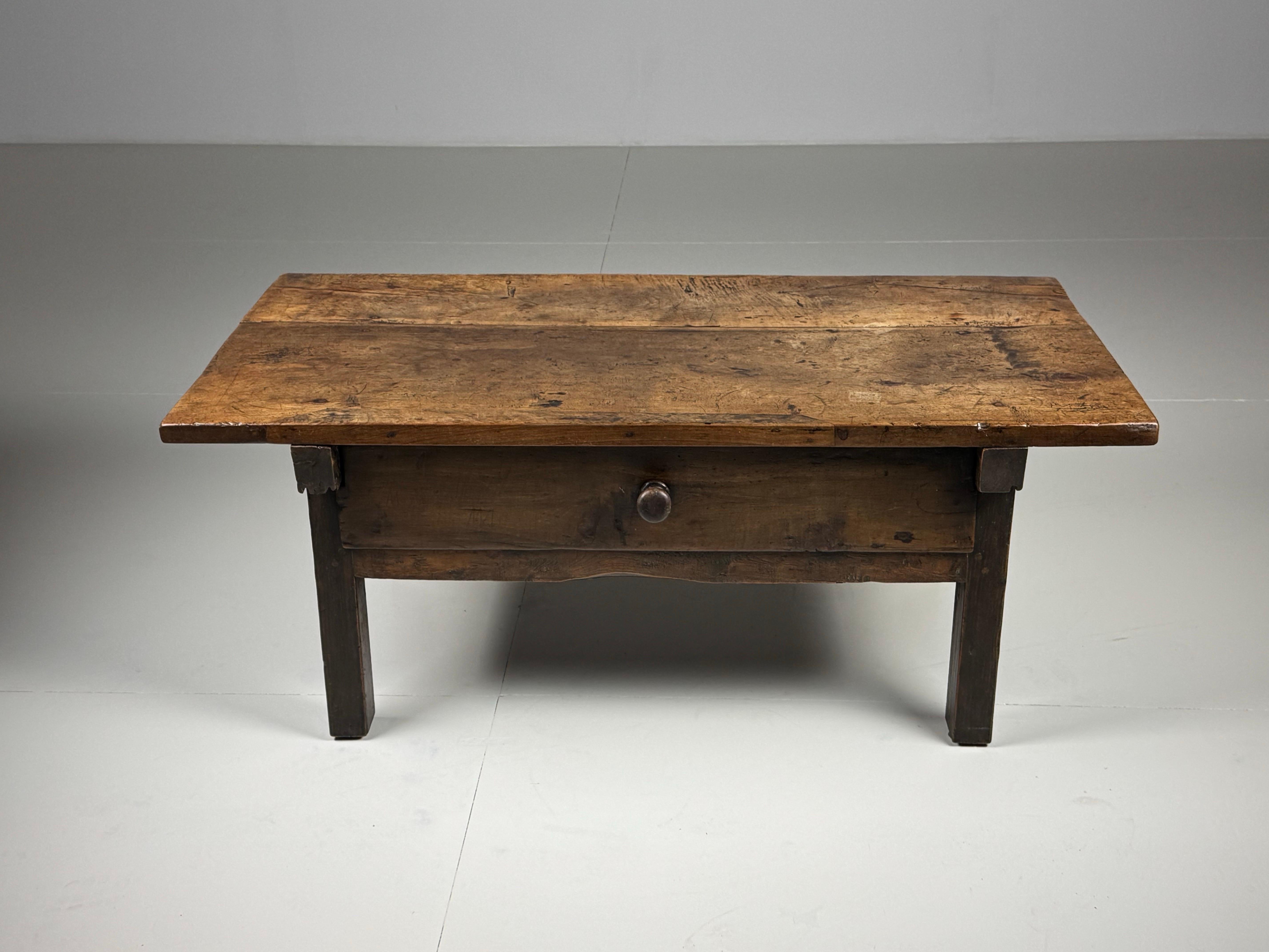 French Farmhouse coffee table For Sale 11