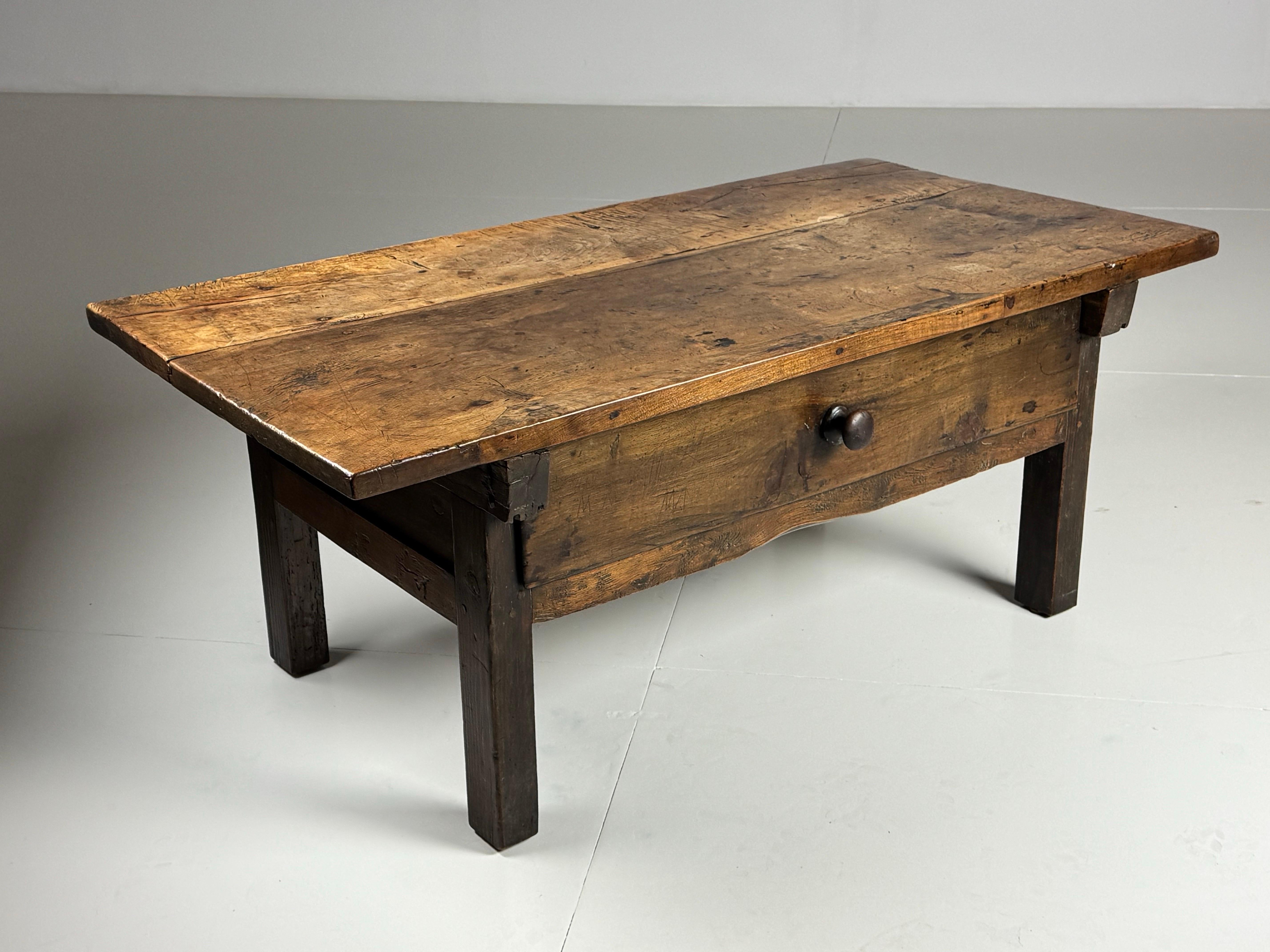 19th Century French Farmhouse coffee table For Sale