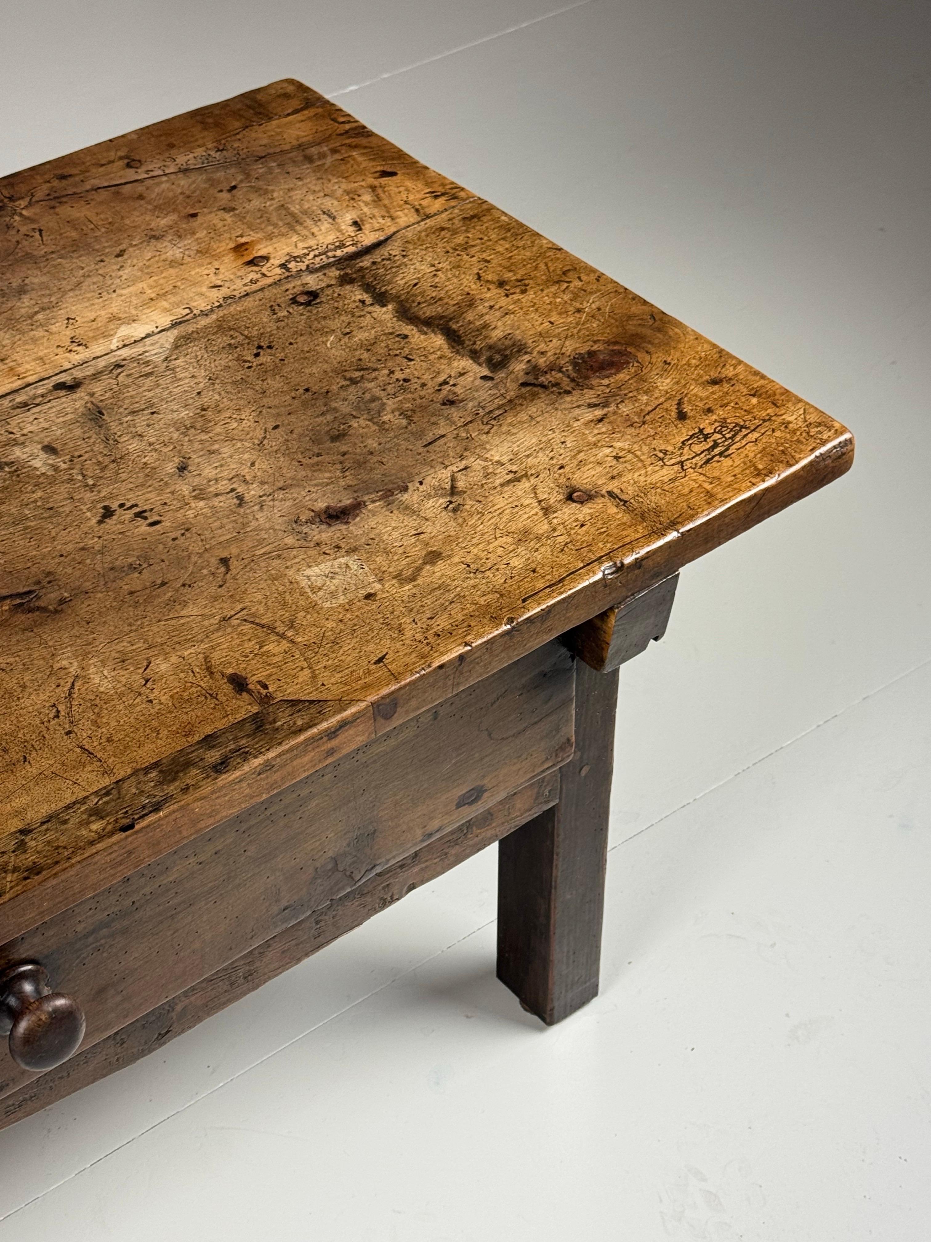 French Farmhouse coffee table For Sale 1
