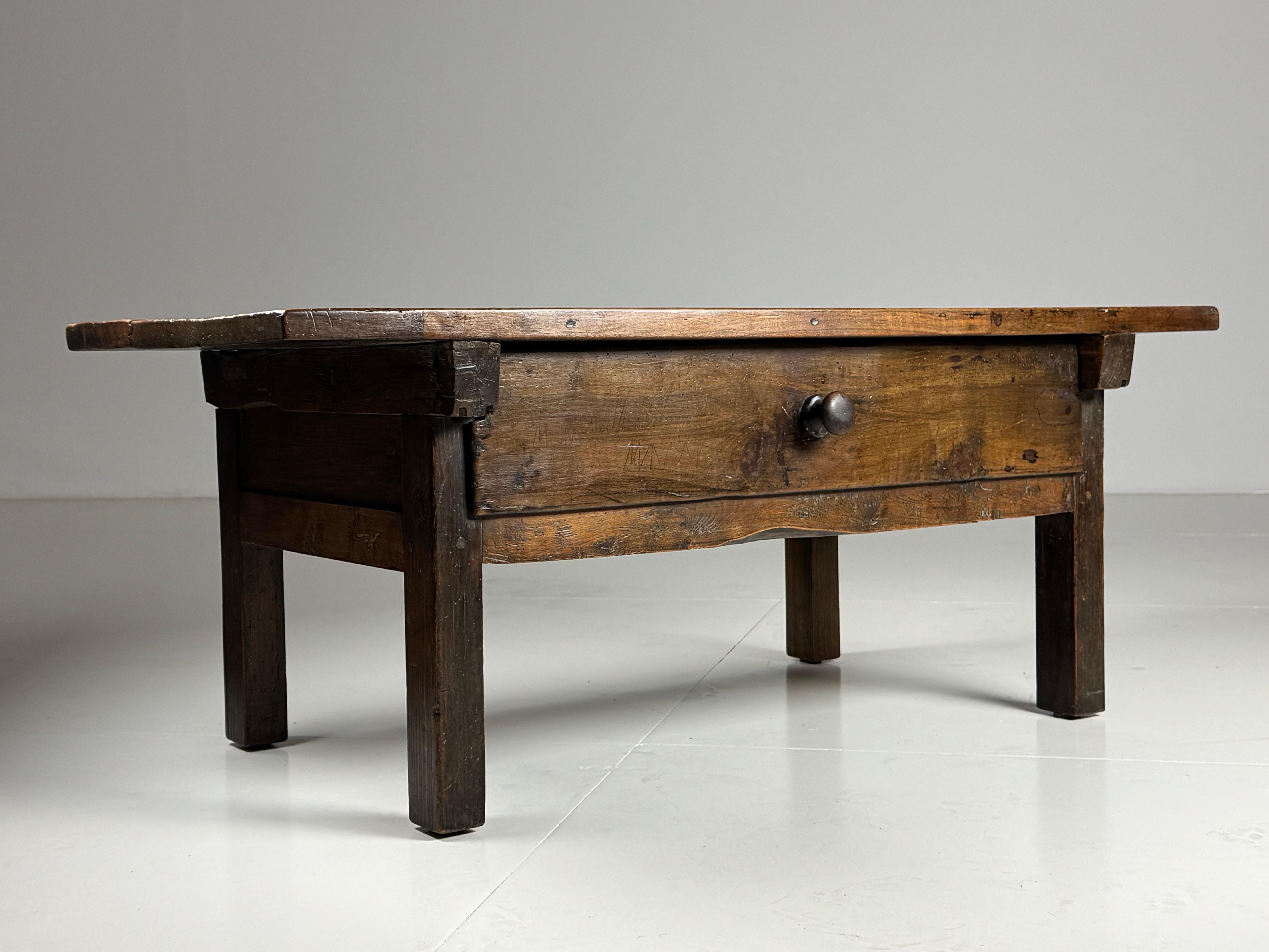 French Farmhouse coffee table For Sale 2