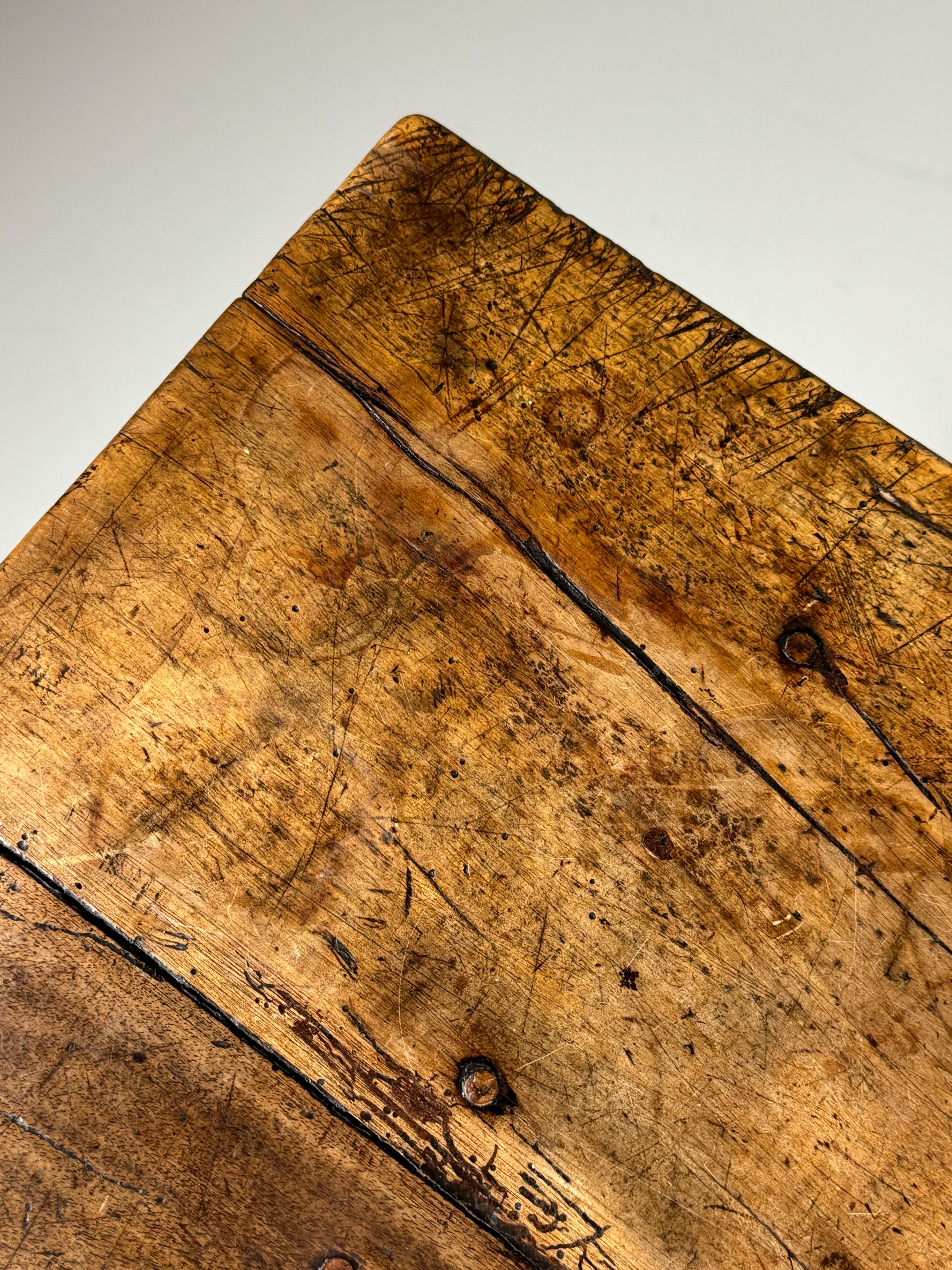 French Farmhouse coffee table For Sale 3