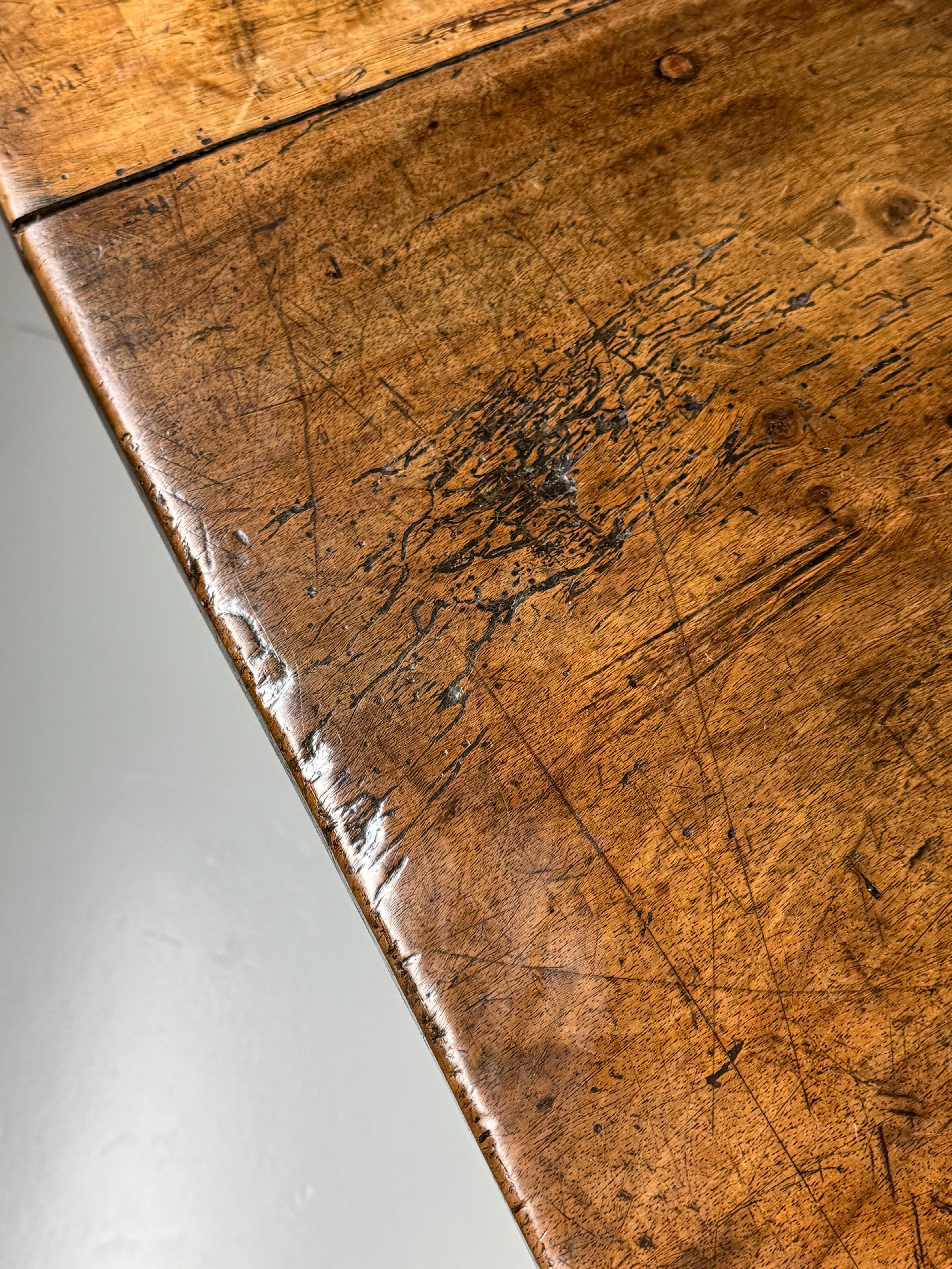French Farmhouse coffee table For Sale 4