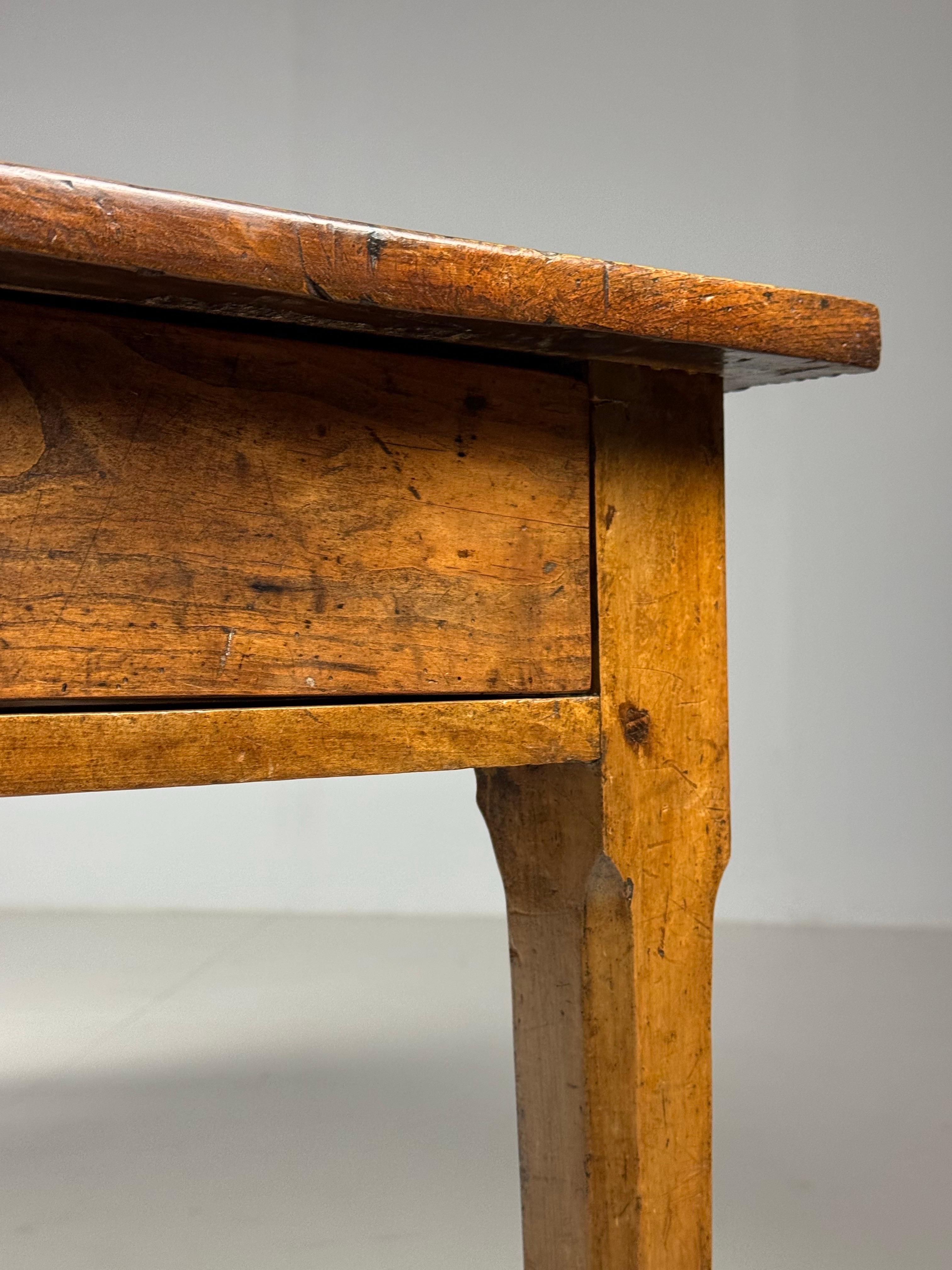 Mesa de comedor de granja francesa siglo XIX en venta 7