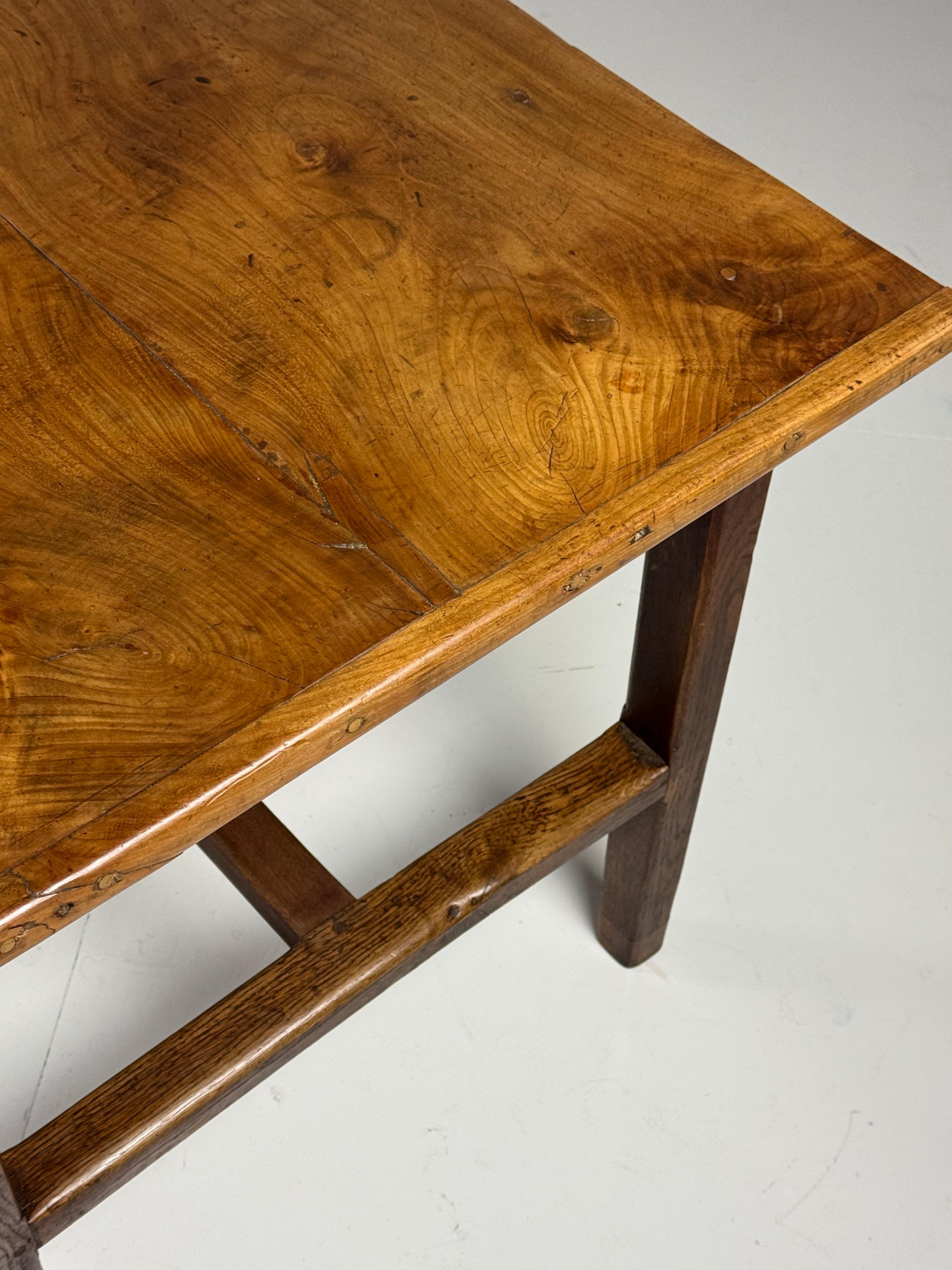 Table à manger de ferme française 246 cm Bon état - En vente à MILL, NL