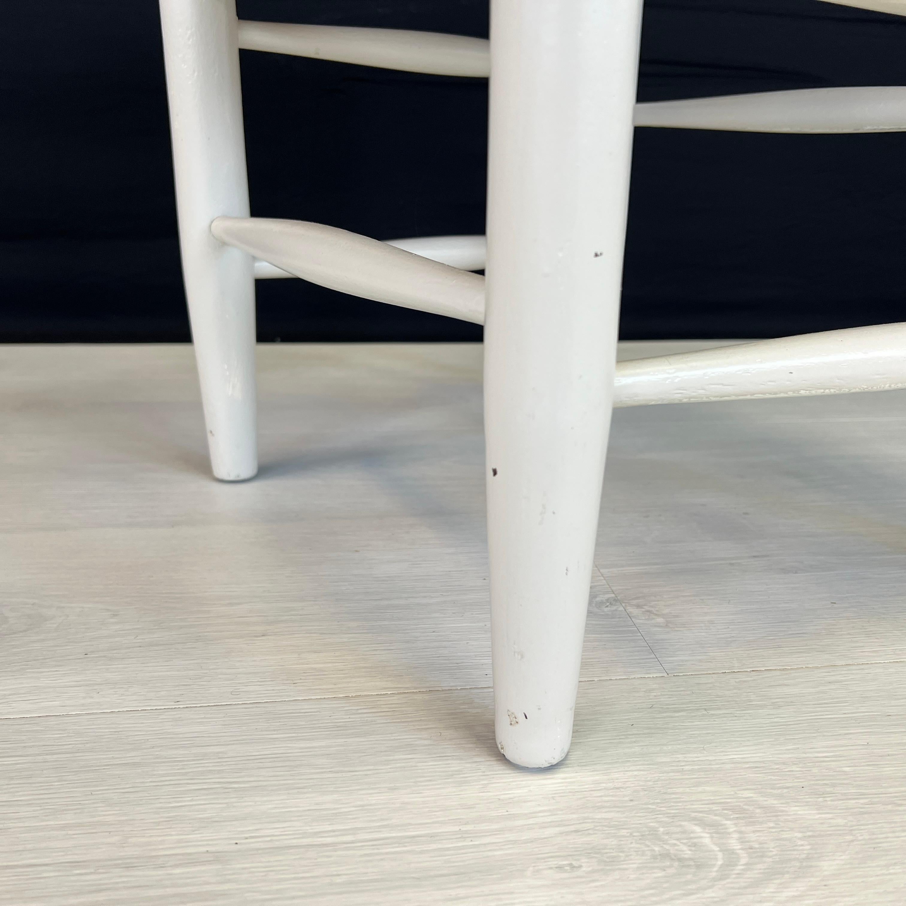 French Farmhouse Oak Ladder Back Dining Chairs With Rush Woven Seats - Set of 6 im Angebot 5