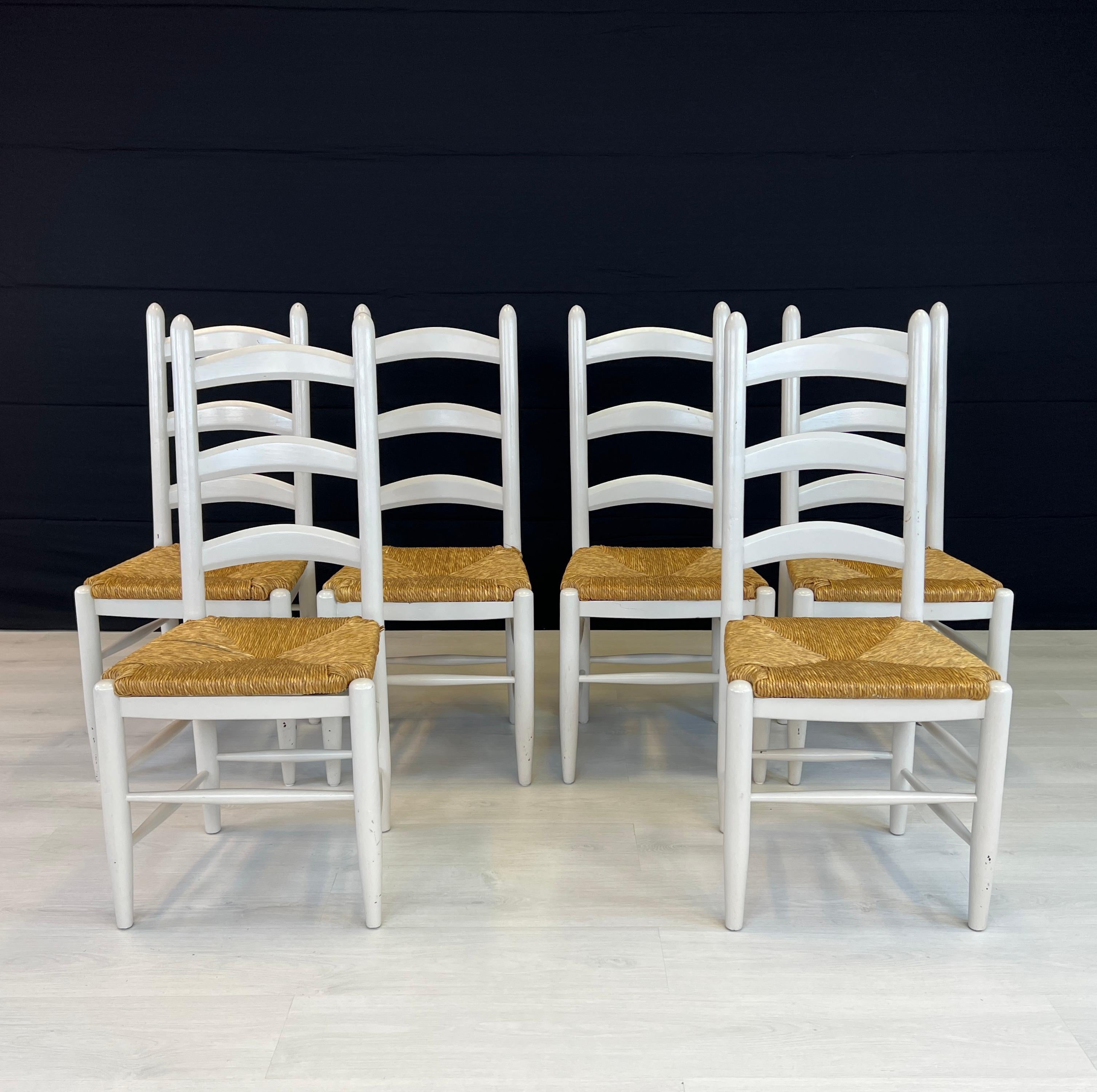 French Farmhouse Oak Ladder Back Dining Chairs With Rush Woven Seats - Set of 6 (Französische Provence) im Angebot