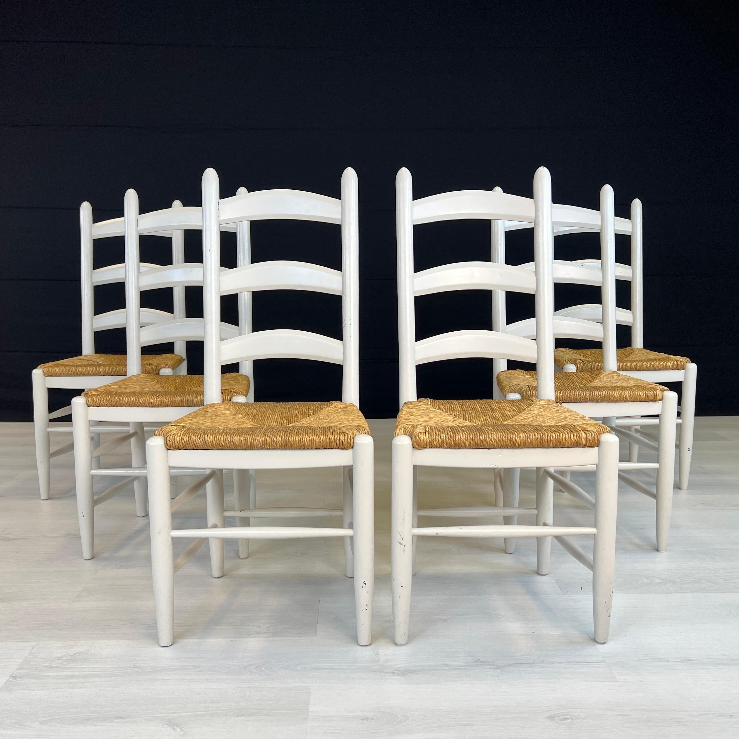 French Farmhouse Oak Ladder Back Dining Chairs With Rush Woven Seats - Set of 6 (20. Jahrhundert) im Angebot