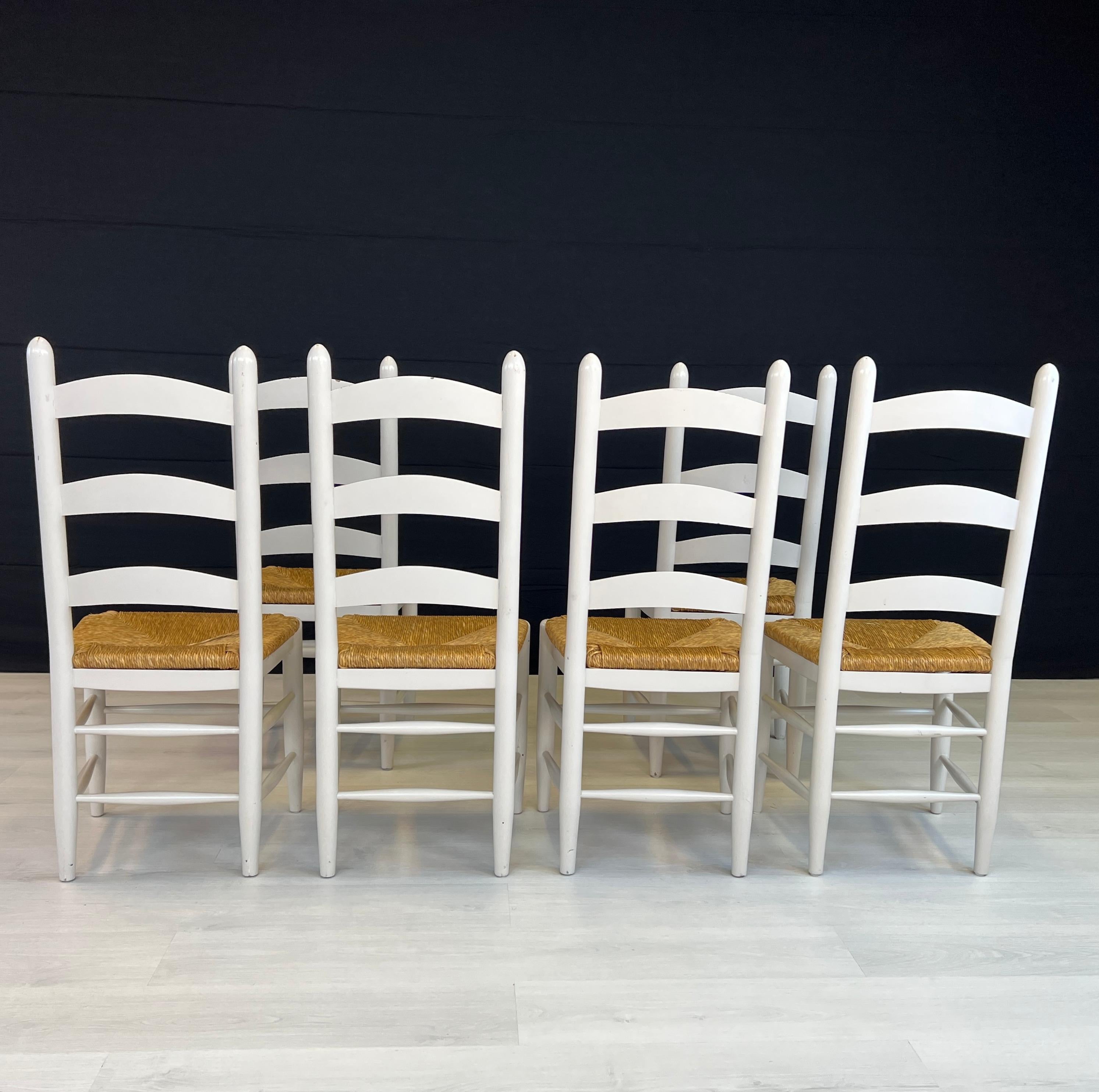 French Farmhouse Oak Ladder Back Dining Chairs With Rush Woven Seats - Set of 6 (Binse) im Angebot