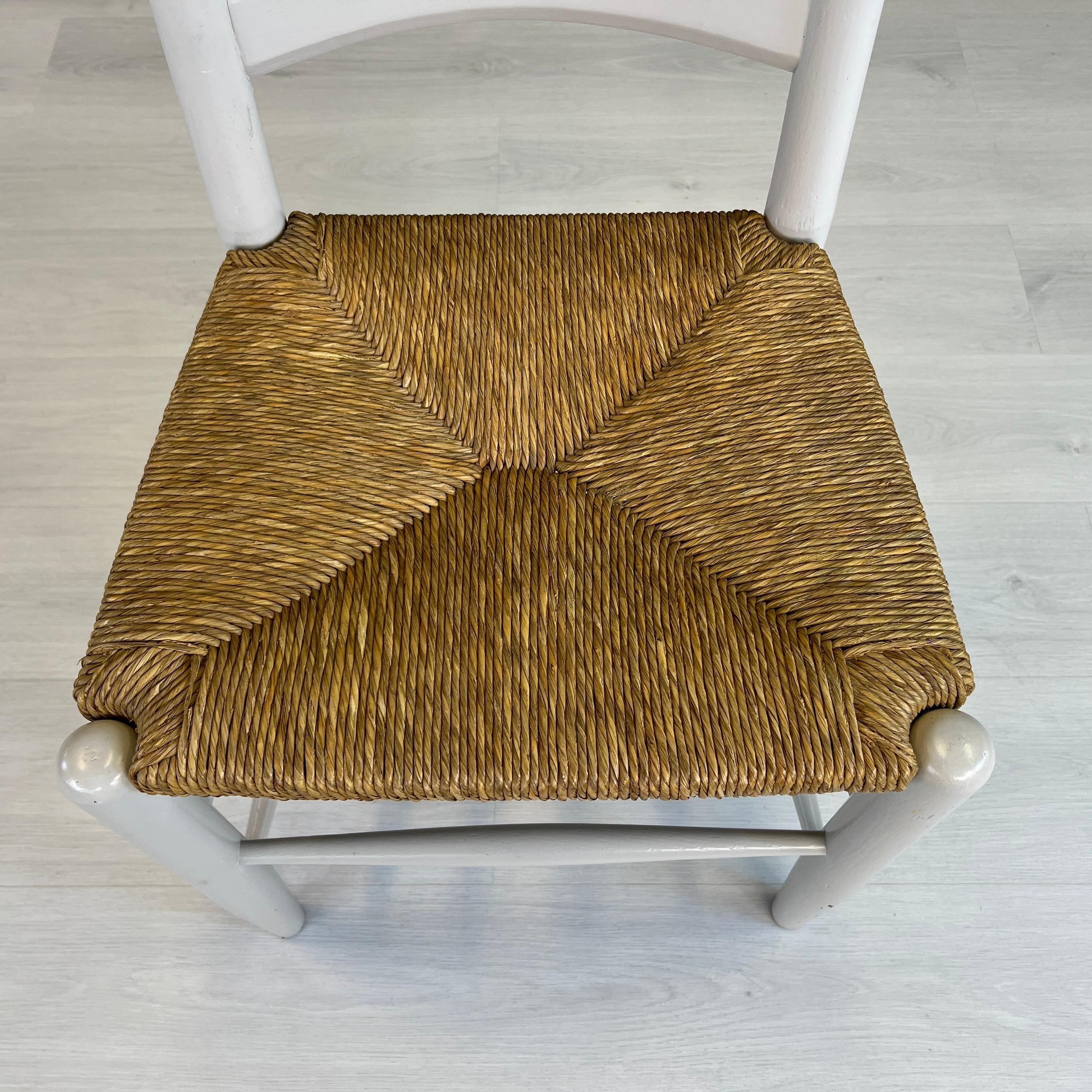 French Farmhouse Oak Ladder Back Dining Chairs With Rush Woven Seats - Set of 6 im Angebot 1