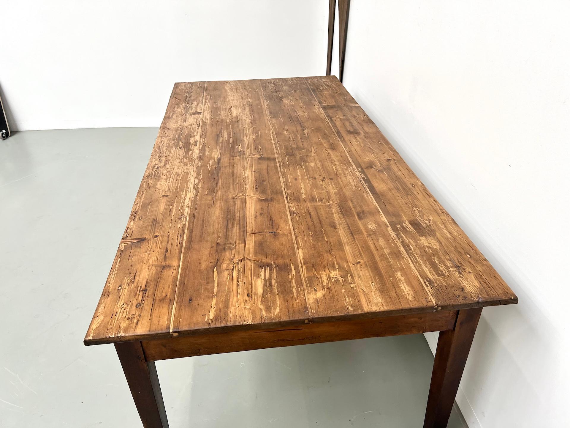 Table de ferme française des années 1950, en bois de pin en vente 5