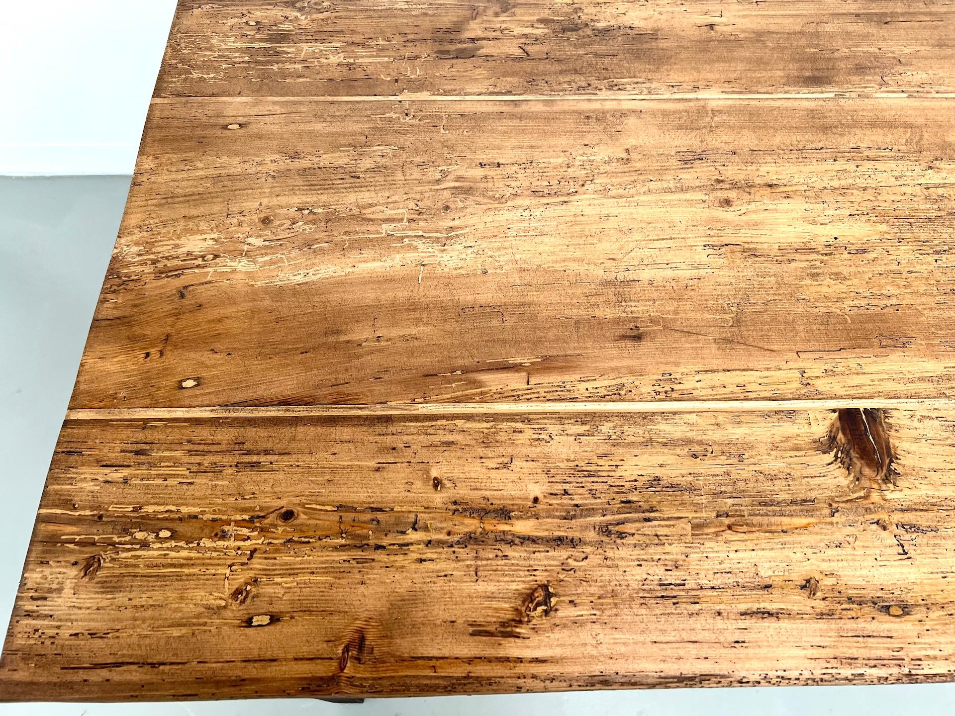 Table de ferme française des années 1950, en bois de pin en vente 9