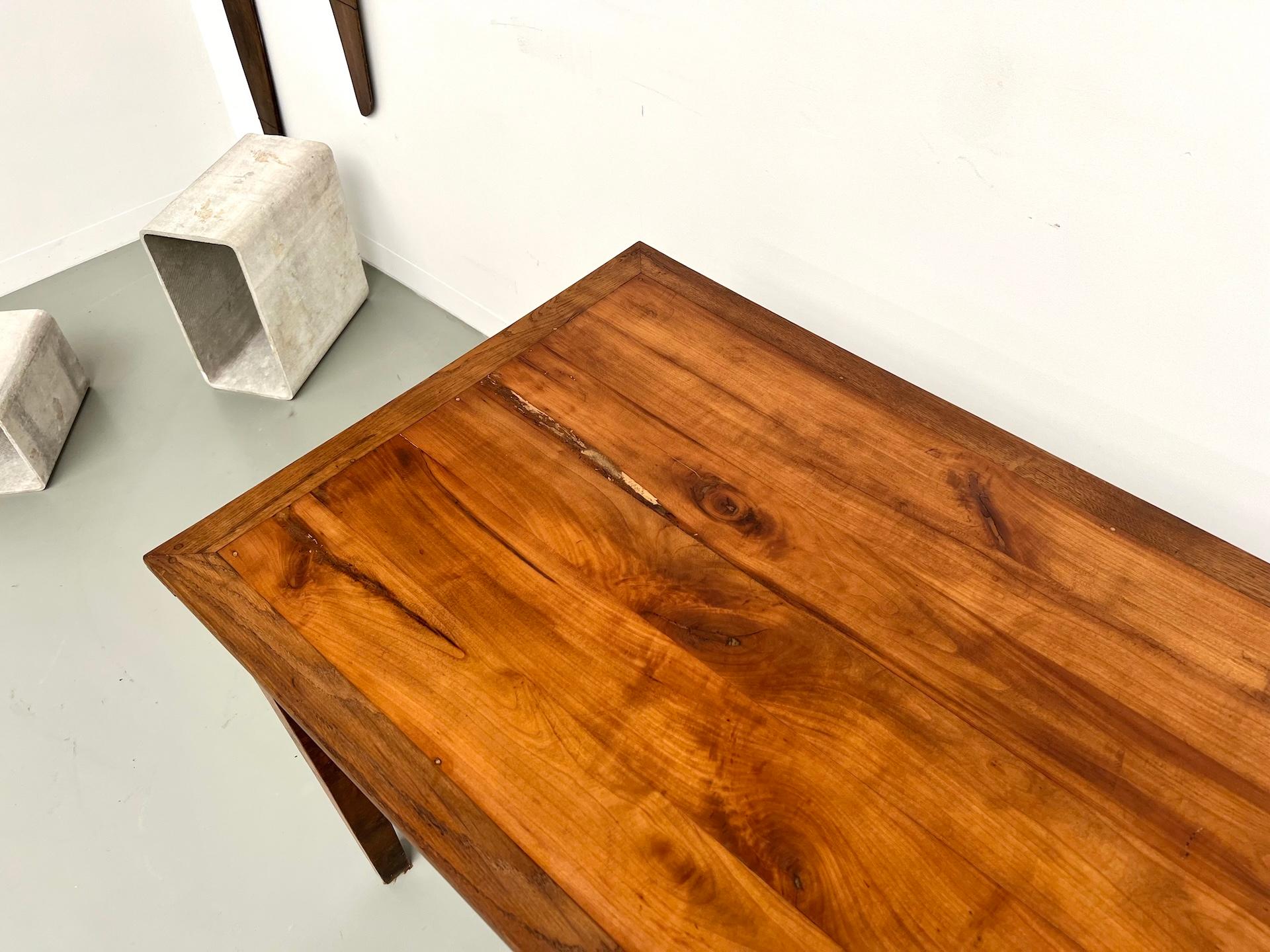 Table de ferme française des années 1950 en vente 2
