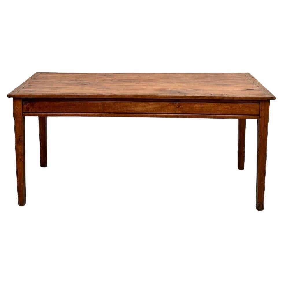 Table de ferme française des années 1950