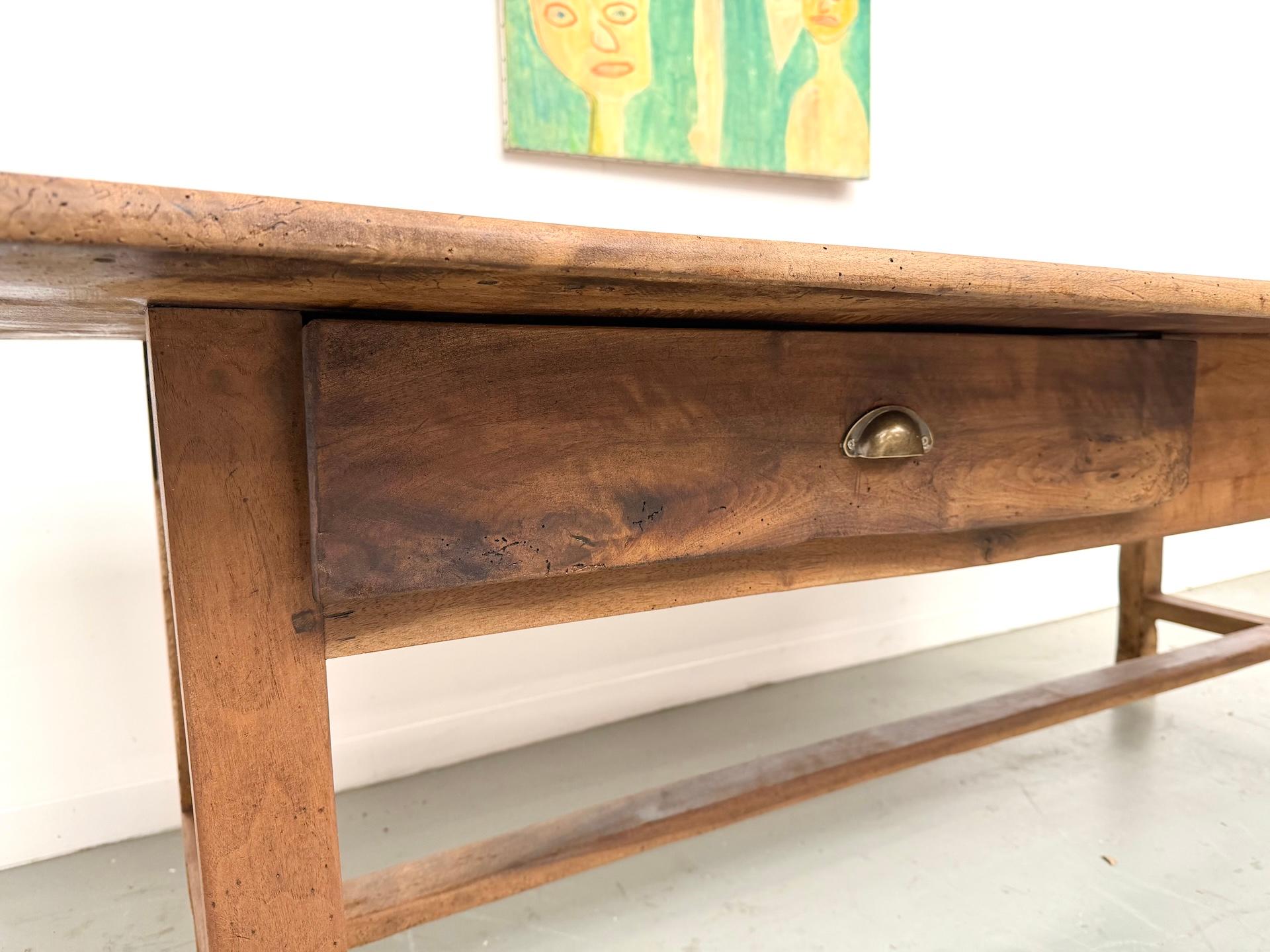French farmhouse table in solid walnut, circa 1920 For Sale 4