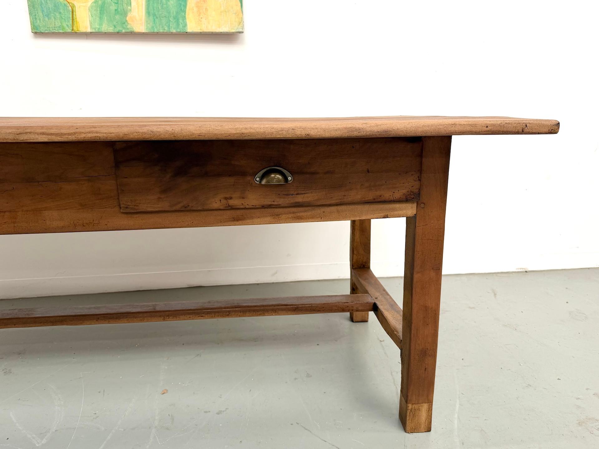French farmhouse table in solid walnut, circa 1920 For Sale 6