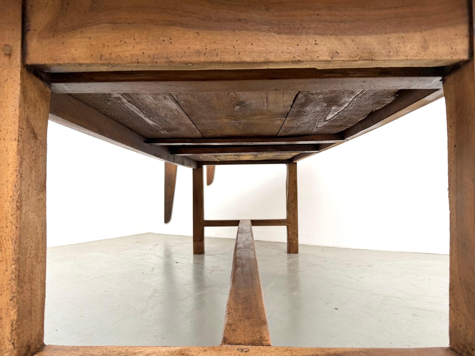 French farmhouse table in solid walnut, circa 1920 For Sale 12