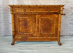 Armadietto francese in finto bambù a occhio di uccello in acero