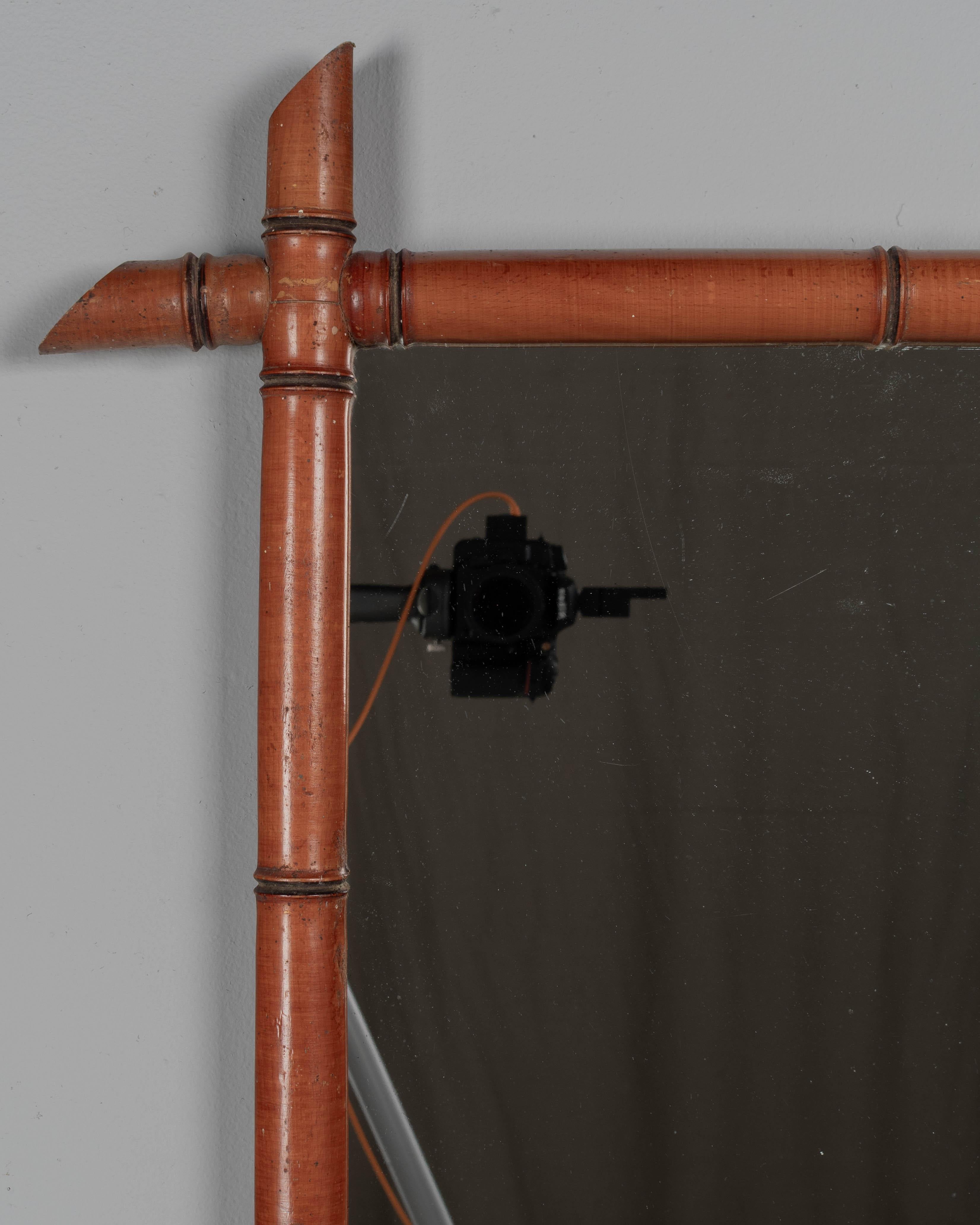 Country Specchio francese in finto bambù e legno di ciliegio in vendita