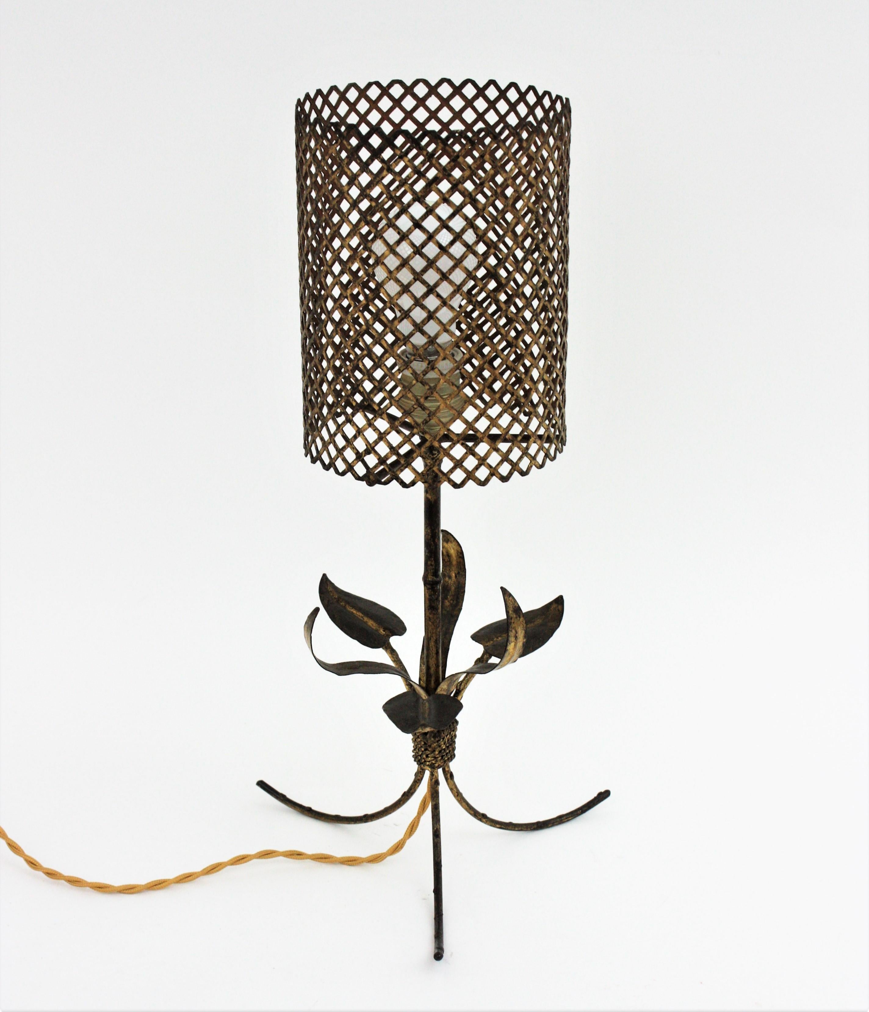 French Faux Bamboo Foliage Tripod Table Lamp in Gilt Metal, 1940s For Sale 7