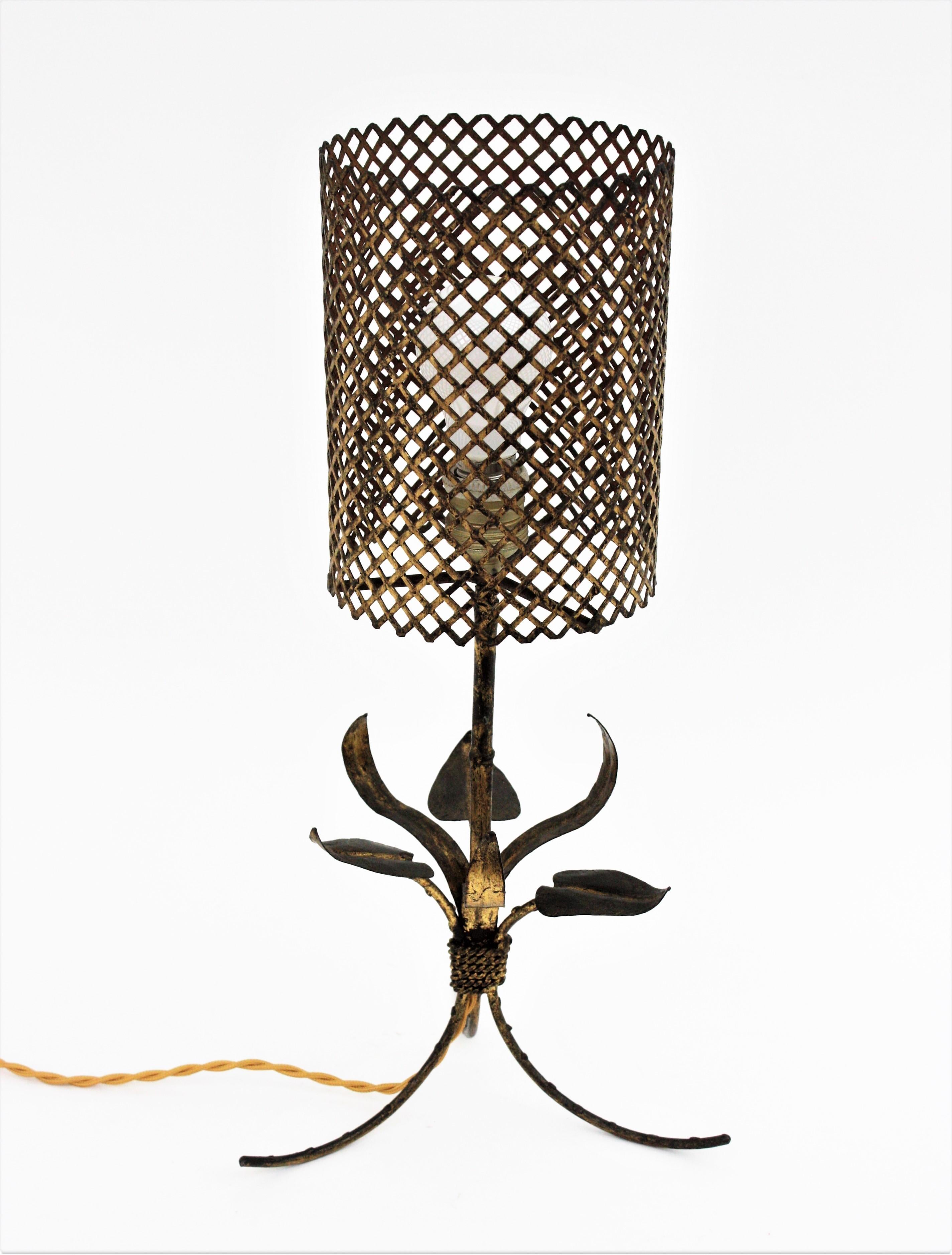 French Faux Bamboo Foliage Tripod Table Lamp in Gilt Metal, 1940s For Sale 8