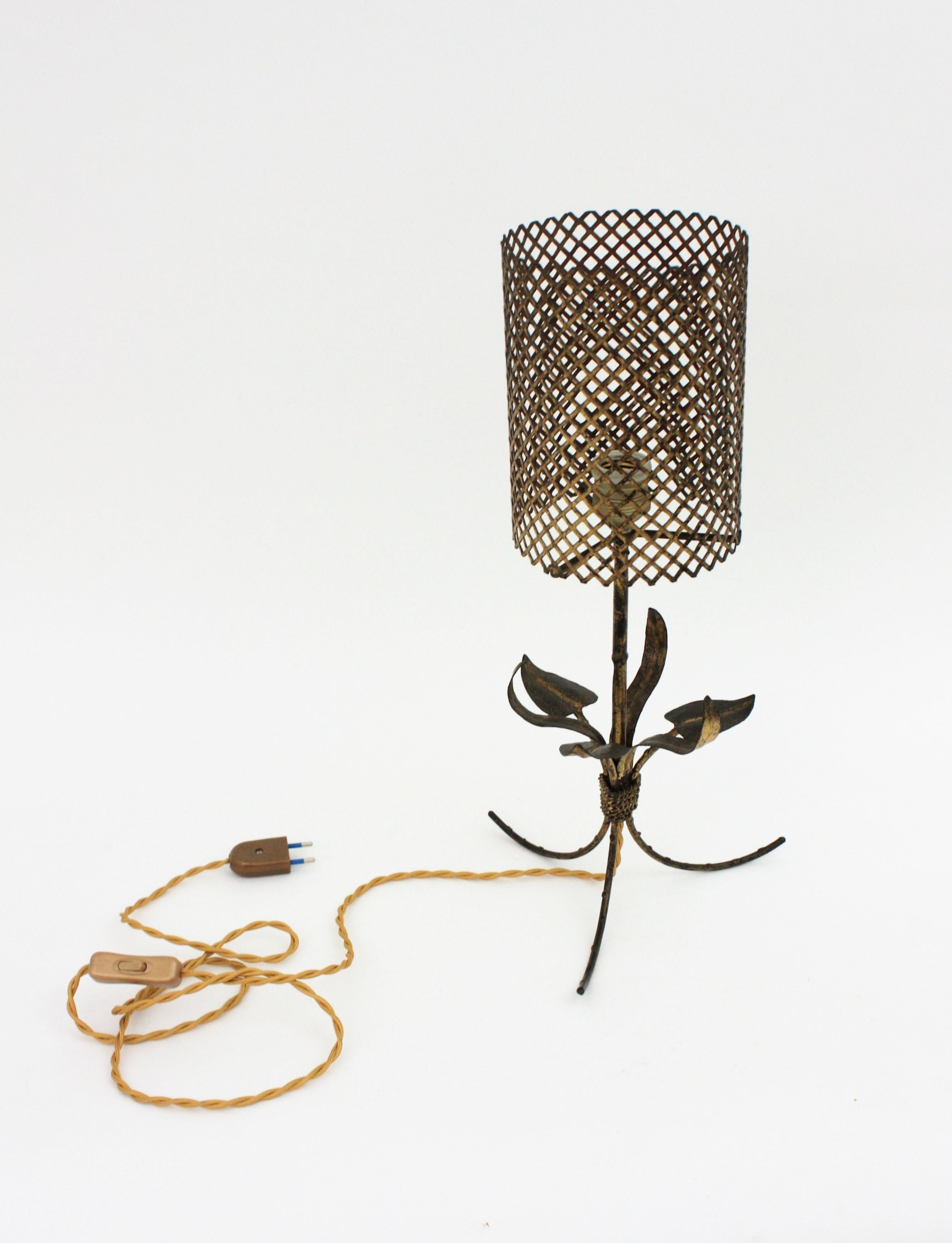French Faux Bamboo Foliage Tripod Table Lamp in Gilt Metal, 1940s For Sale 9
