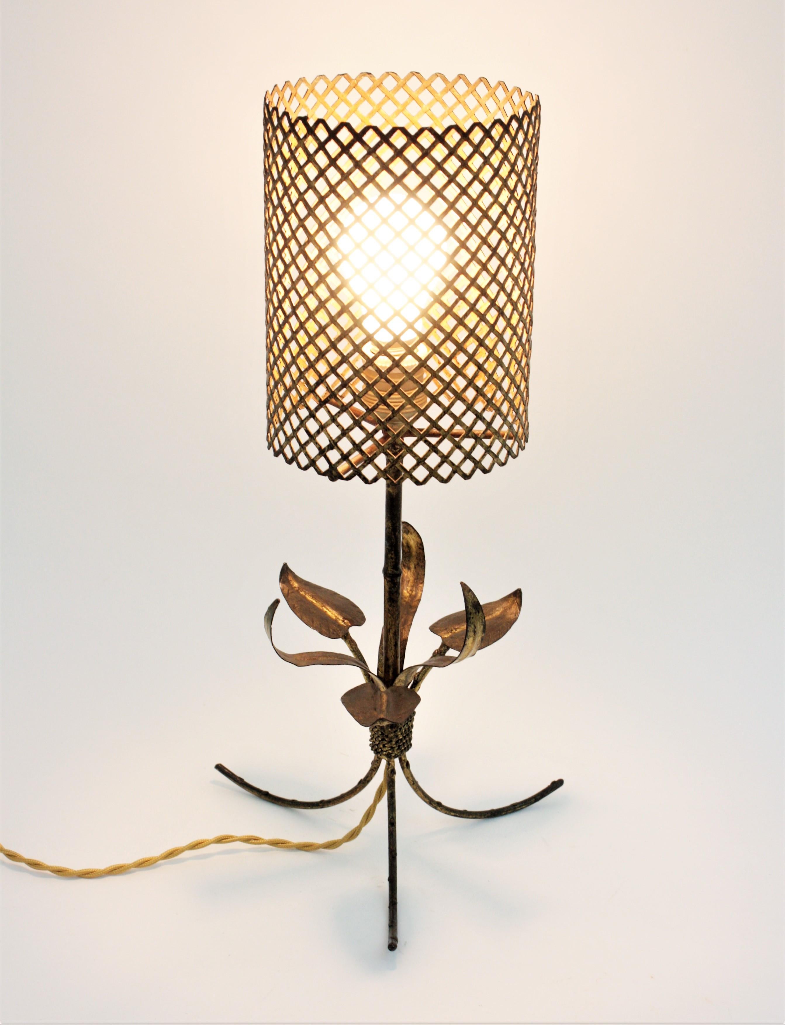Hollywood Regency French Faux Bamboo Foliage Tripod Table Lamp in Gilt Metal, 1940s For Sale