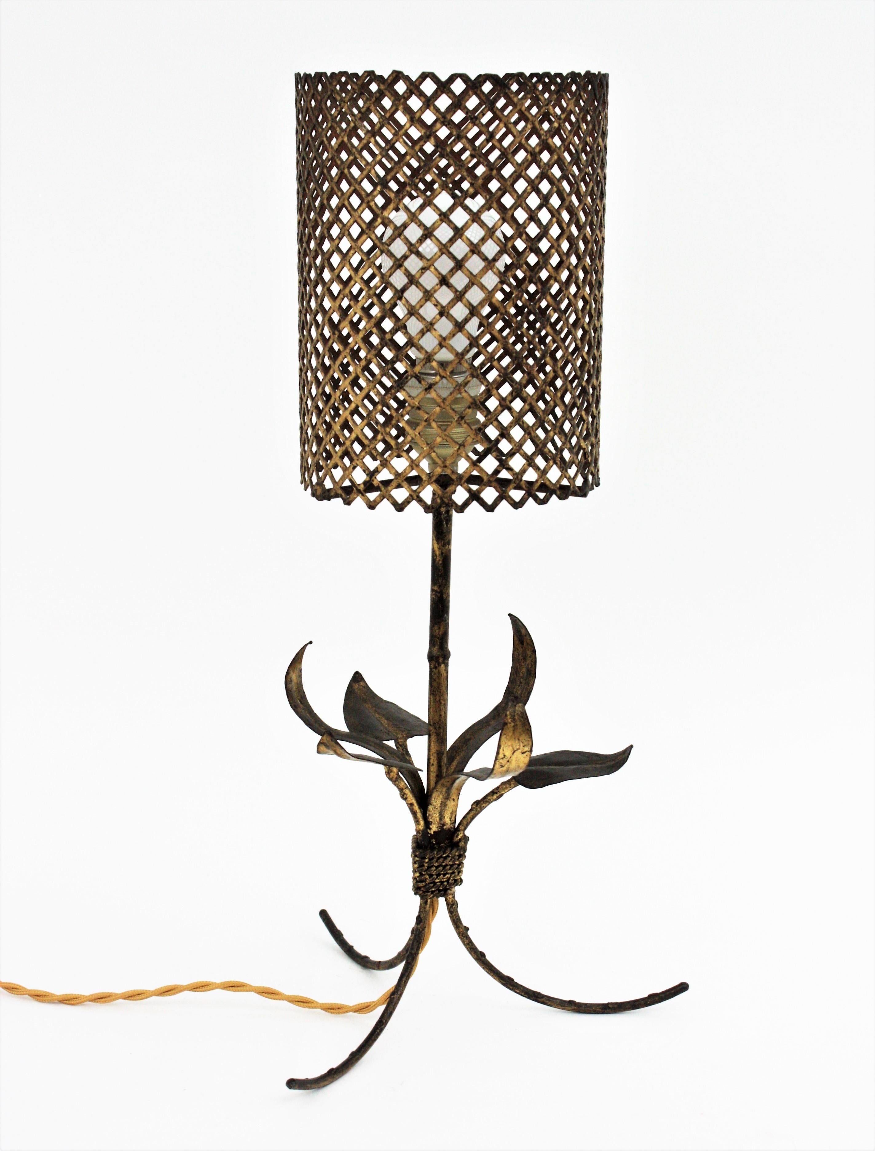 French Faux Bamboo Foliage Tripod Table Lamp in Gilt Metal, 1940s For Sale 2