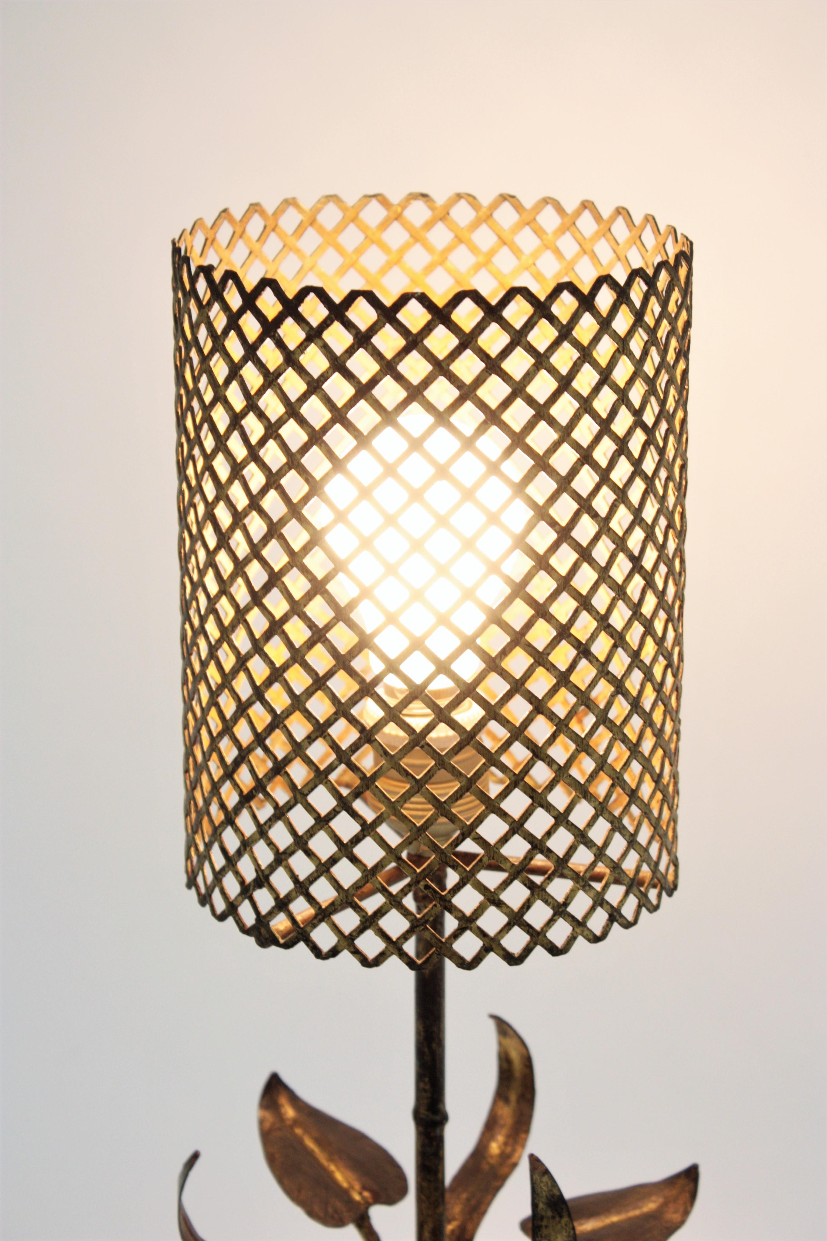 Imitation bambou Lampe de bureau à trois pieds en faux bambou pliage en métal doré, années 1940 en vente