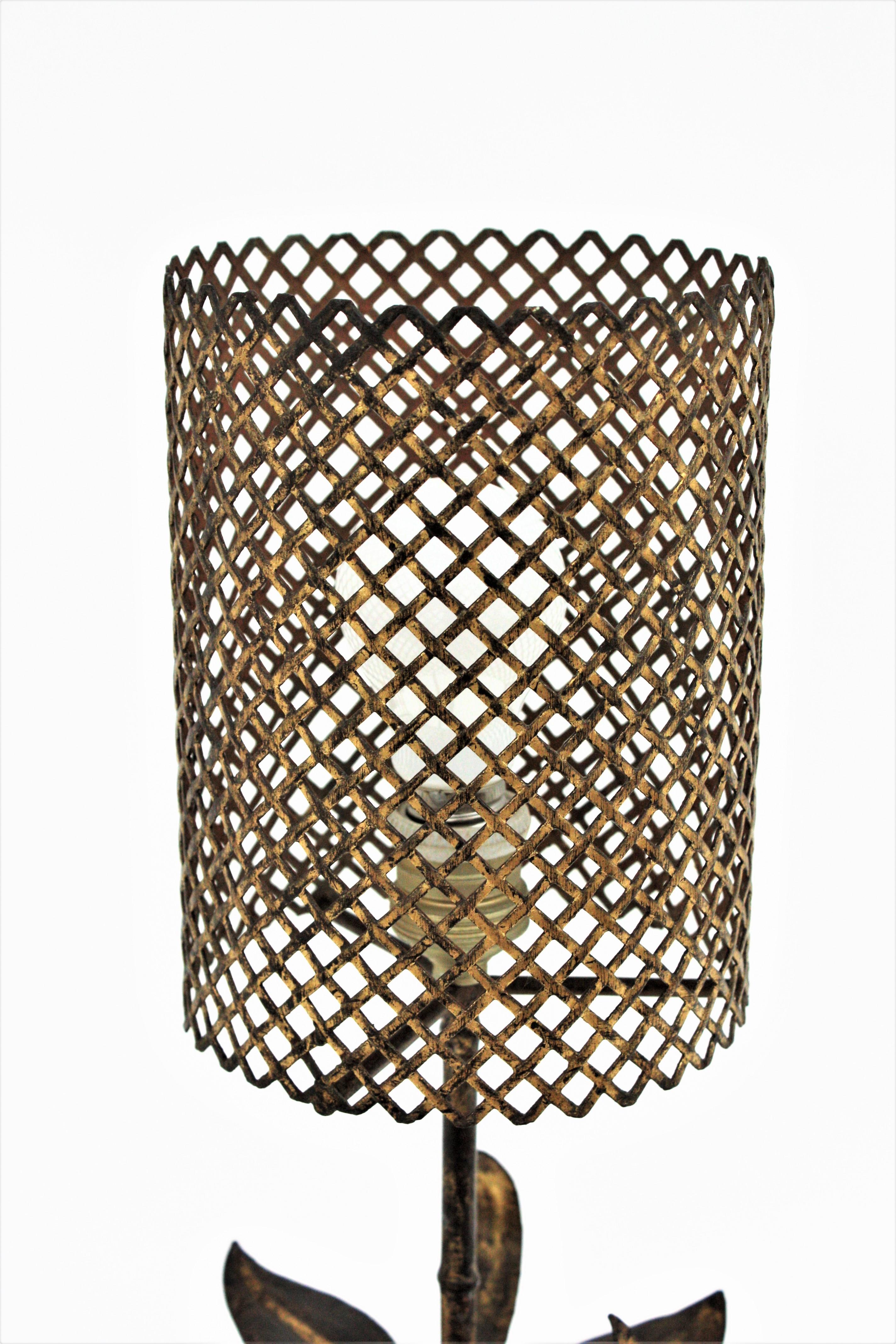 French Faux Bamboo Foliage Tripod Table Lamp in Gilt Metal, 1940s For Sale 4