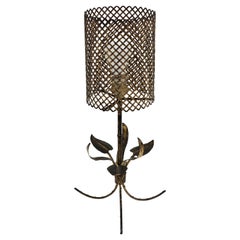 Lampada da tavolo francese a treppiede con fogliame di bambù finto in metallo dorato, anni '40