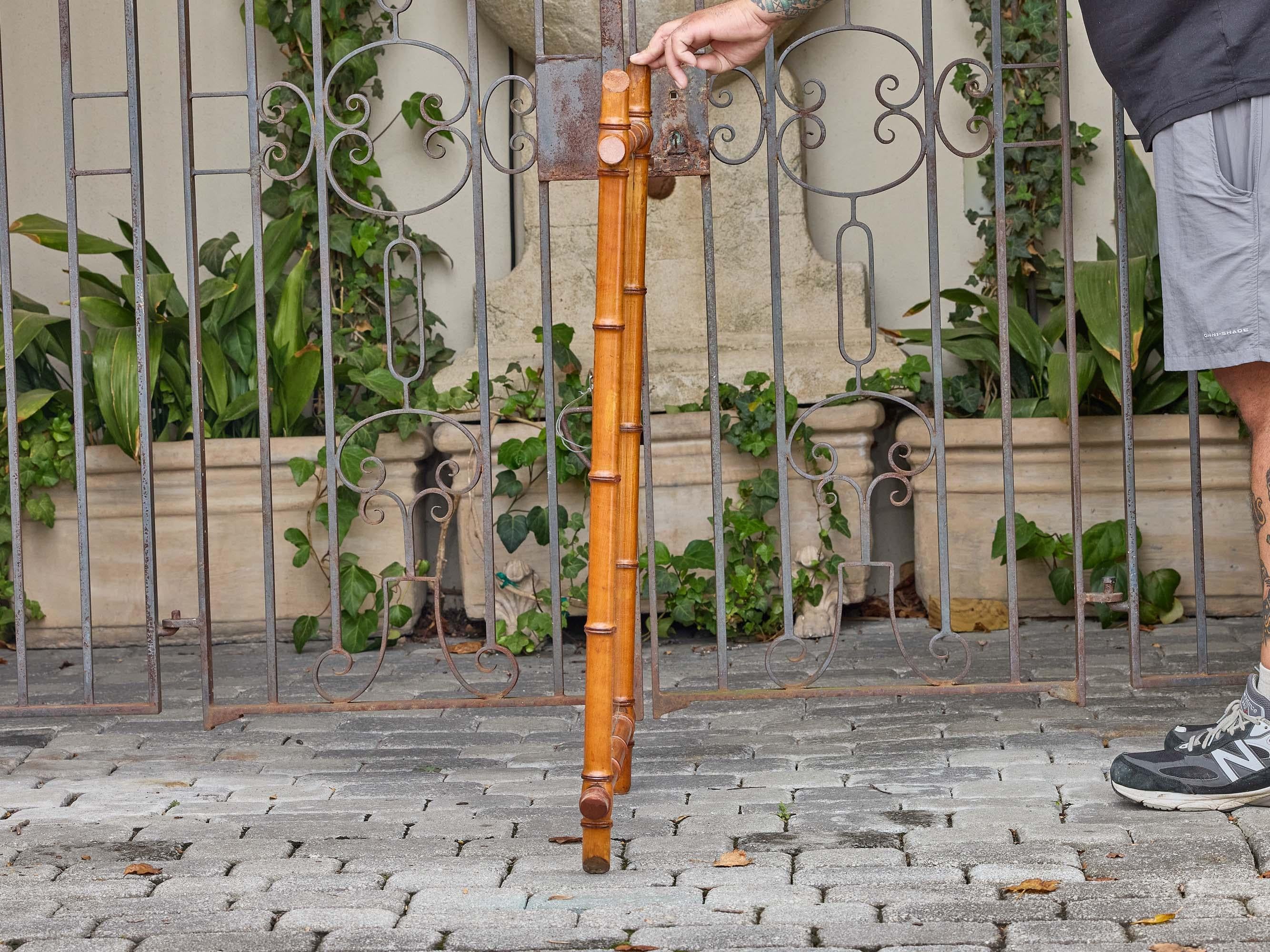Finto bambù Specchio francese in finto bambù con vetro smussato, circa 1900 in vendita
