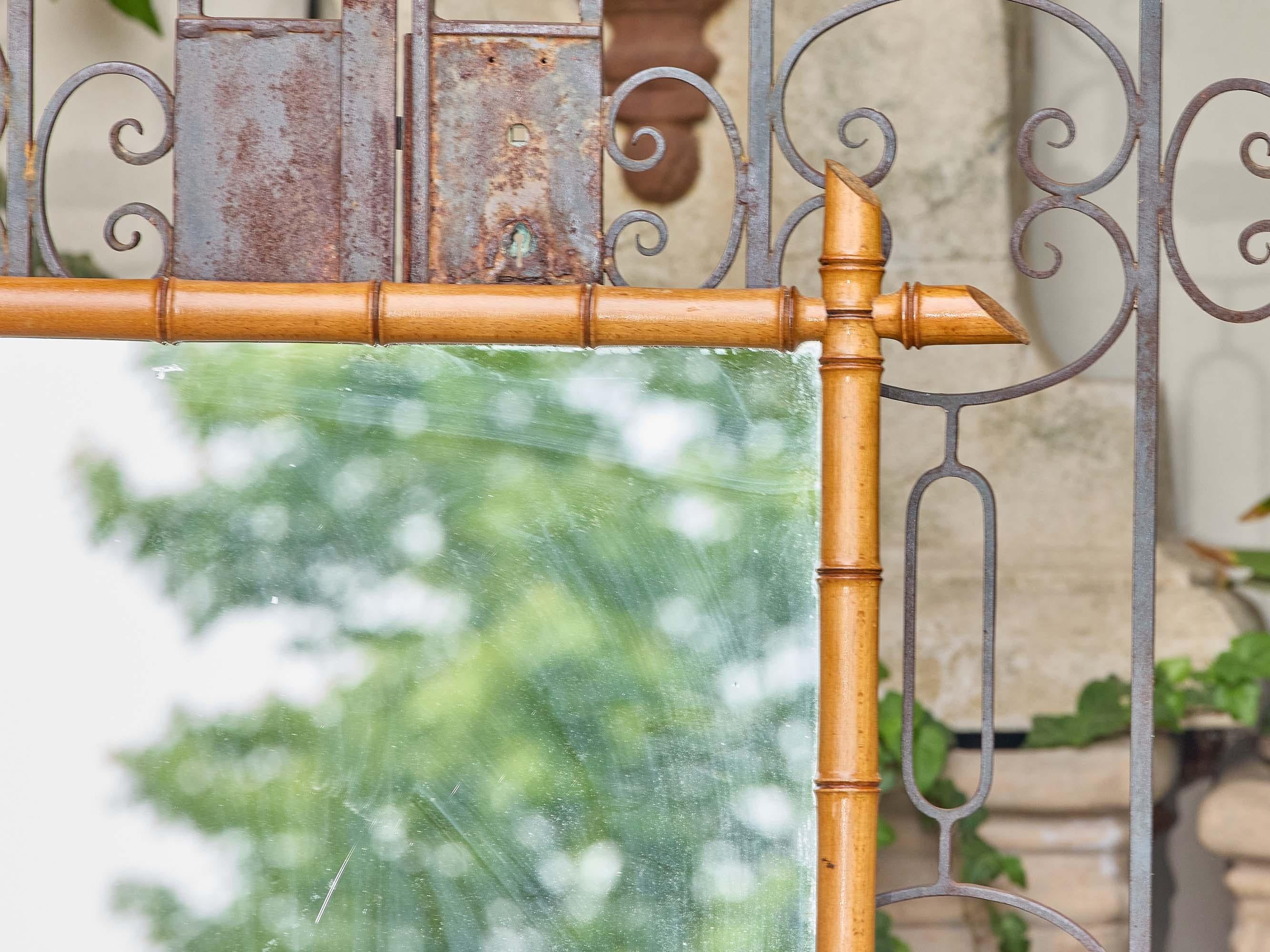 Country Specchio da parete francese in finto bambù con legno intagliato, circa 1900 in vendita