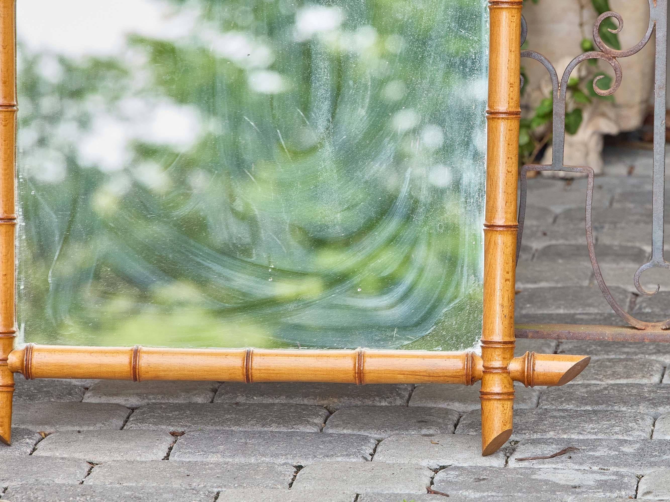 Specchio da parete francese in finto bambù con legno intagliato, circa 1900 In condizioni buone in vendita a Atlanta, GA