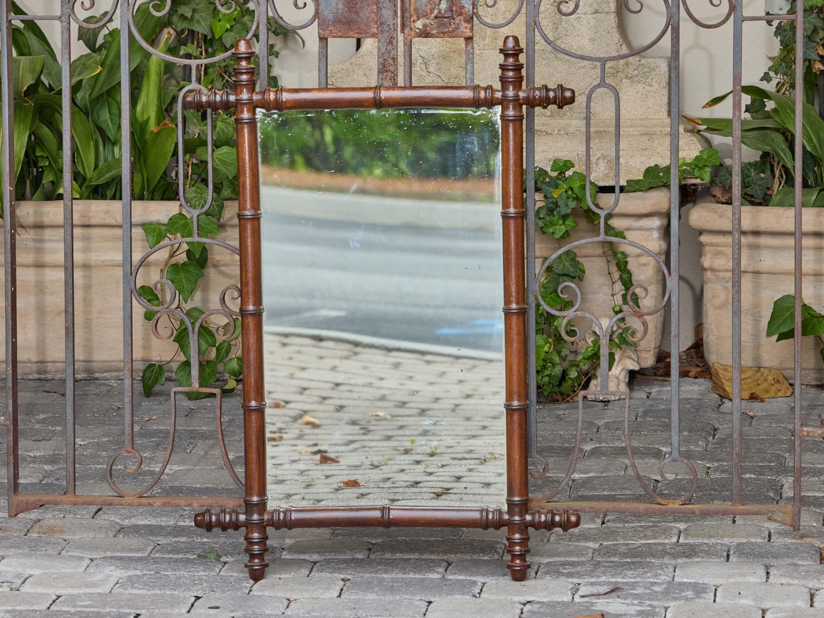 Specchio da parete francese in finto bambù con legno tinto scuro, circa 1900 in vendita 1