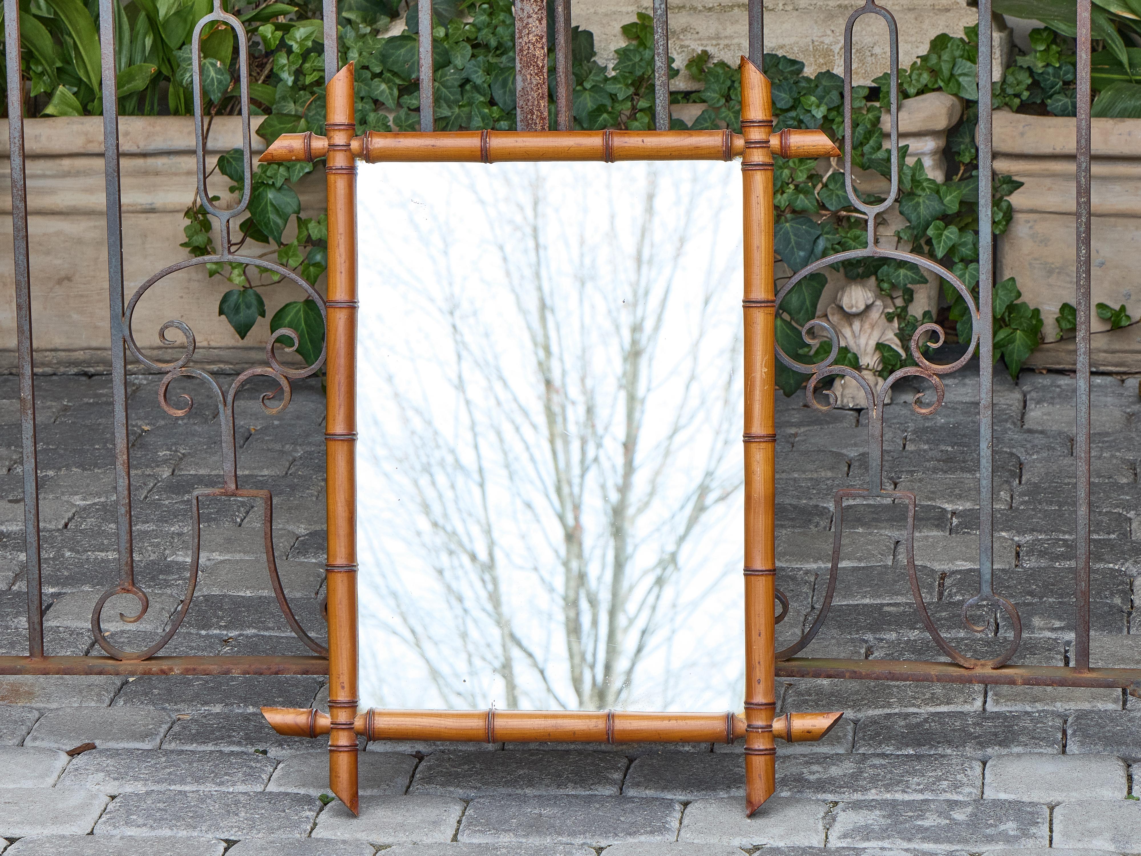 Miroir mural en faux bambou avec cadre sculpté, vers 1900 en vente 4