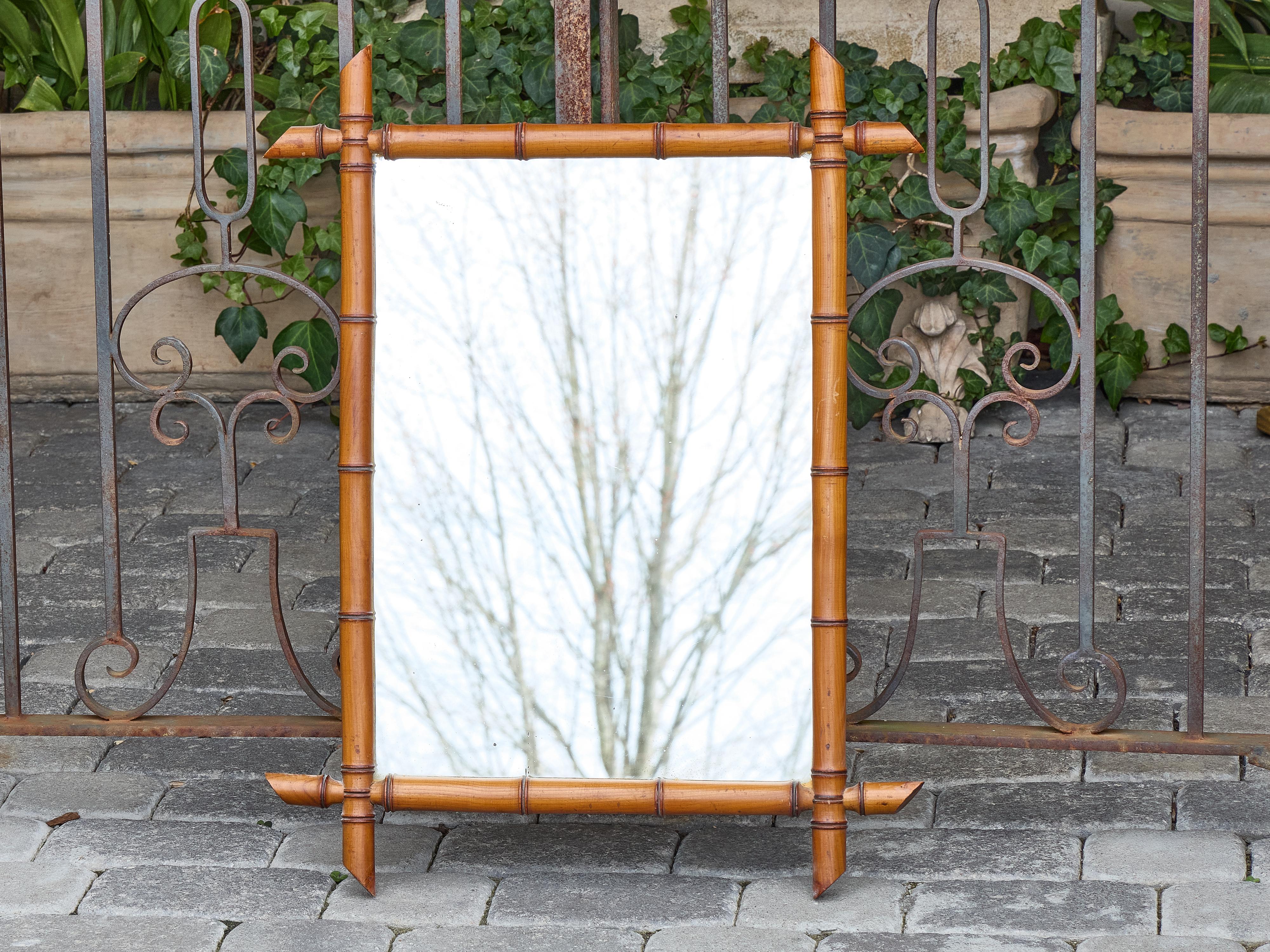 Français Miroir mural en faux bambou avec cadre sculpté, vers 1900 en vente
