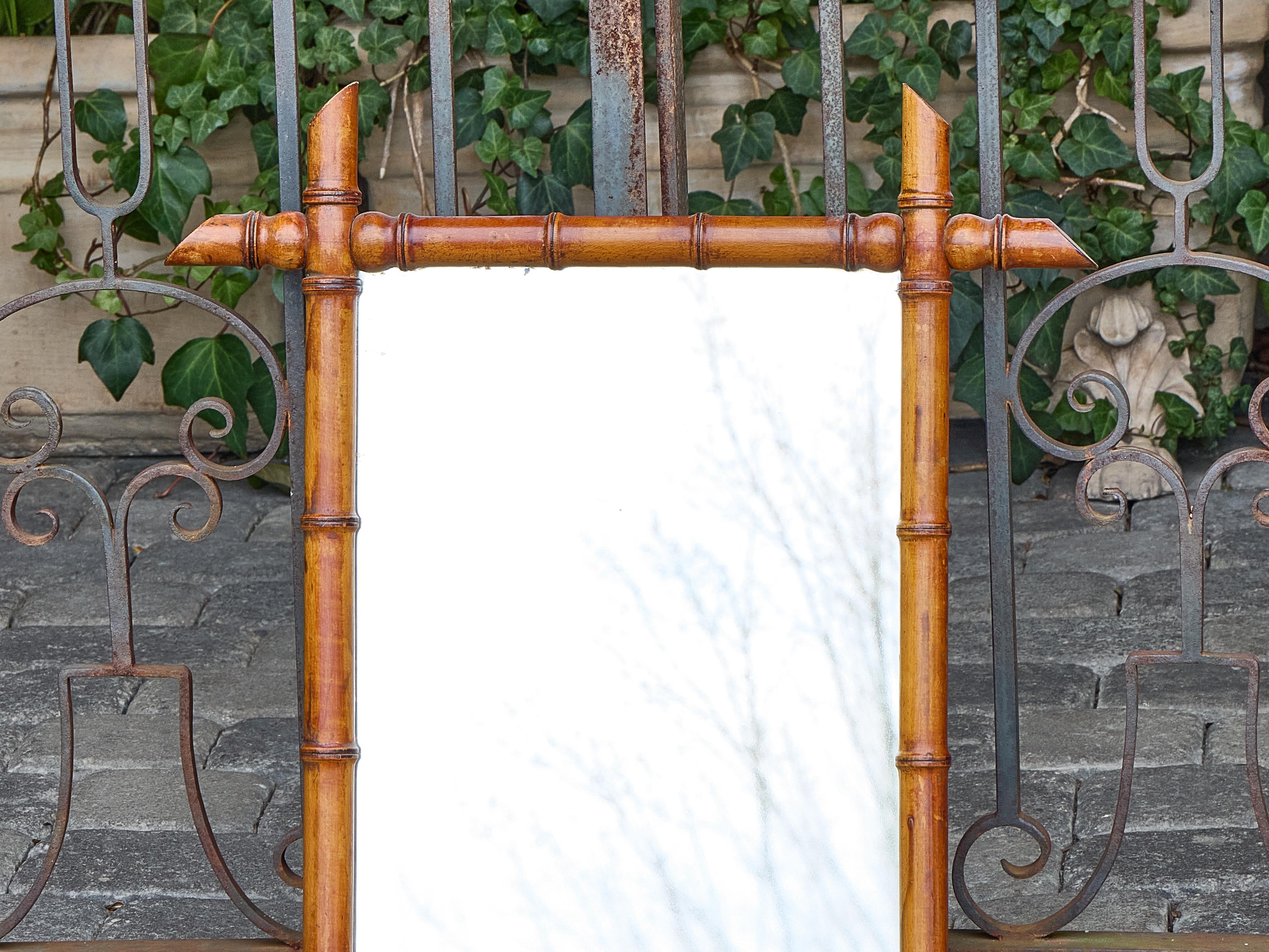 Rustique Miroir mural français en faux bambou avec cadre en bois tourné, vers 1900 en vente