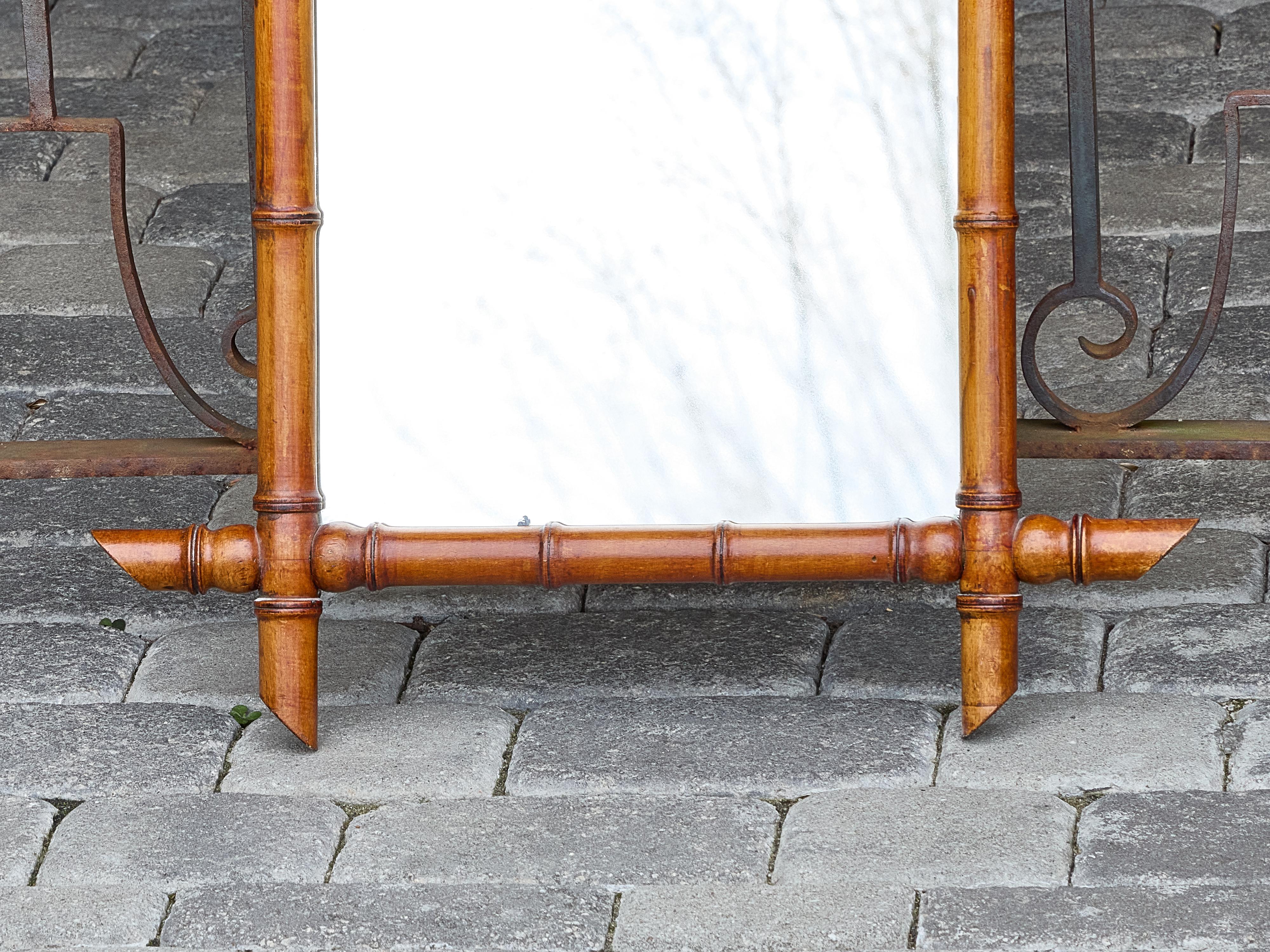 Français Miroir mural français en faux bambou avec cadre en bois tourné, vers 1900 en vente