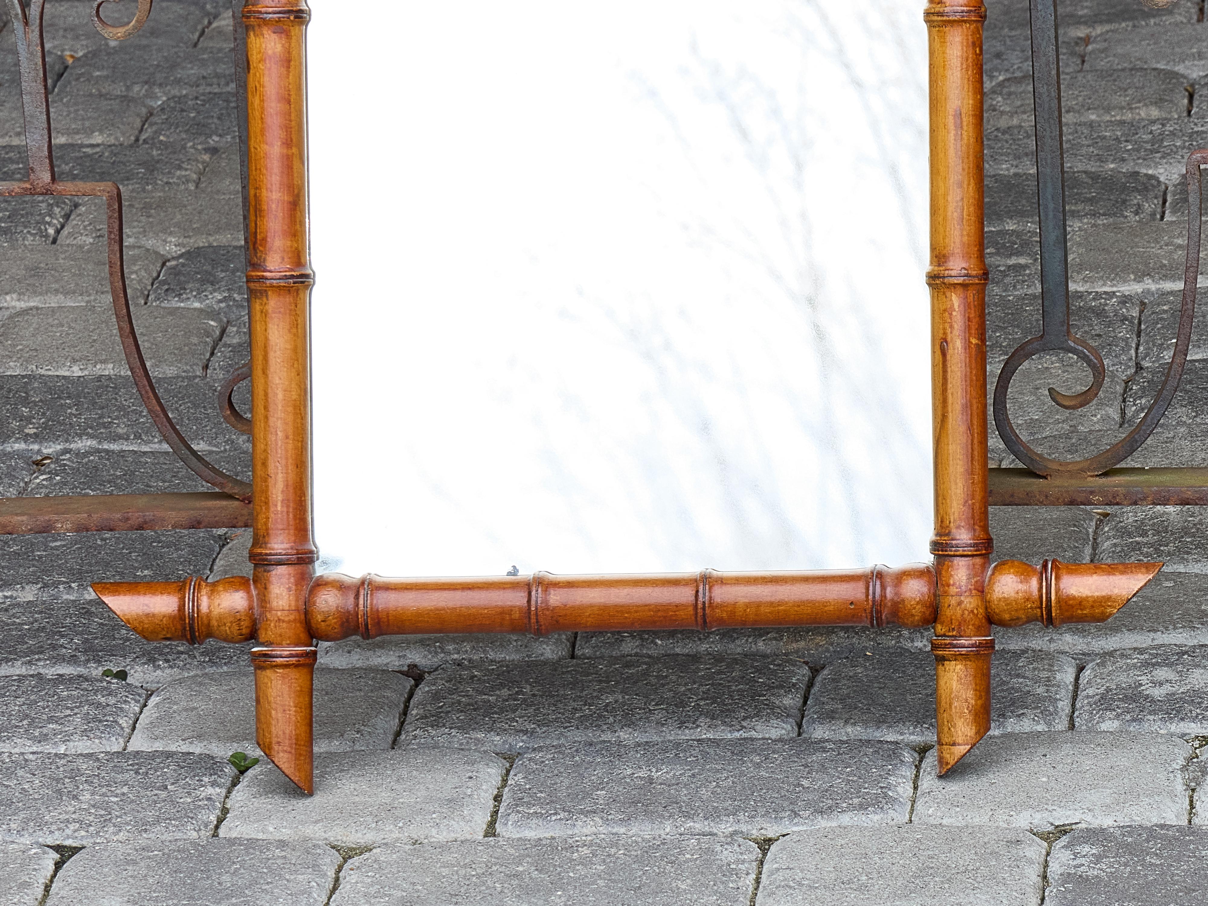 Tourné Miroir mural français en faux bambou avec cadre en bois tourné, vers 1900 en vente