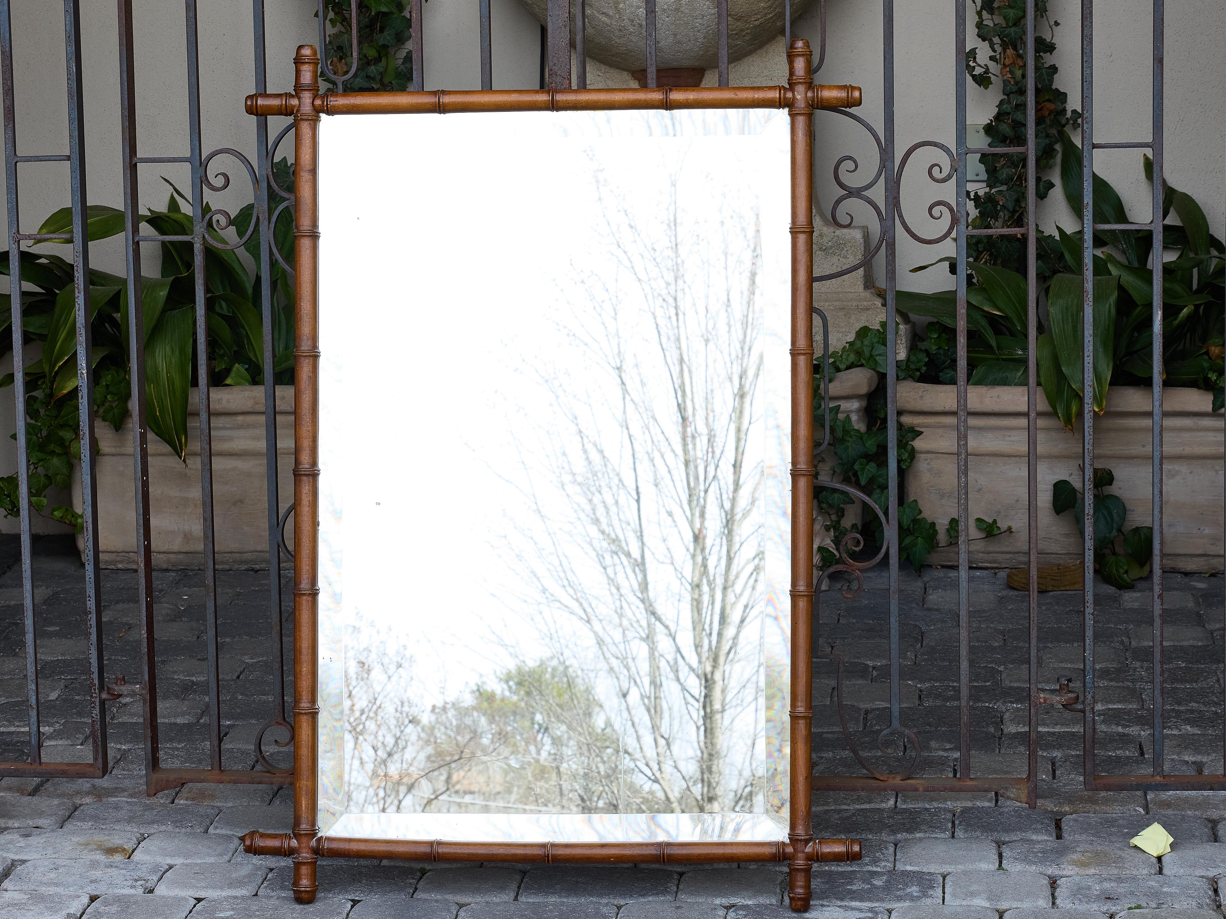 Miroir français en faux bambou et noyer avec cadre sculpté à la main, vers 1920 en vente 7