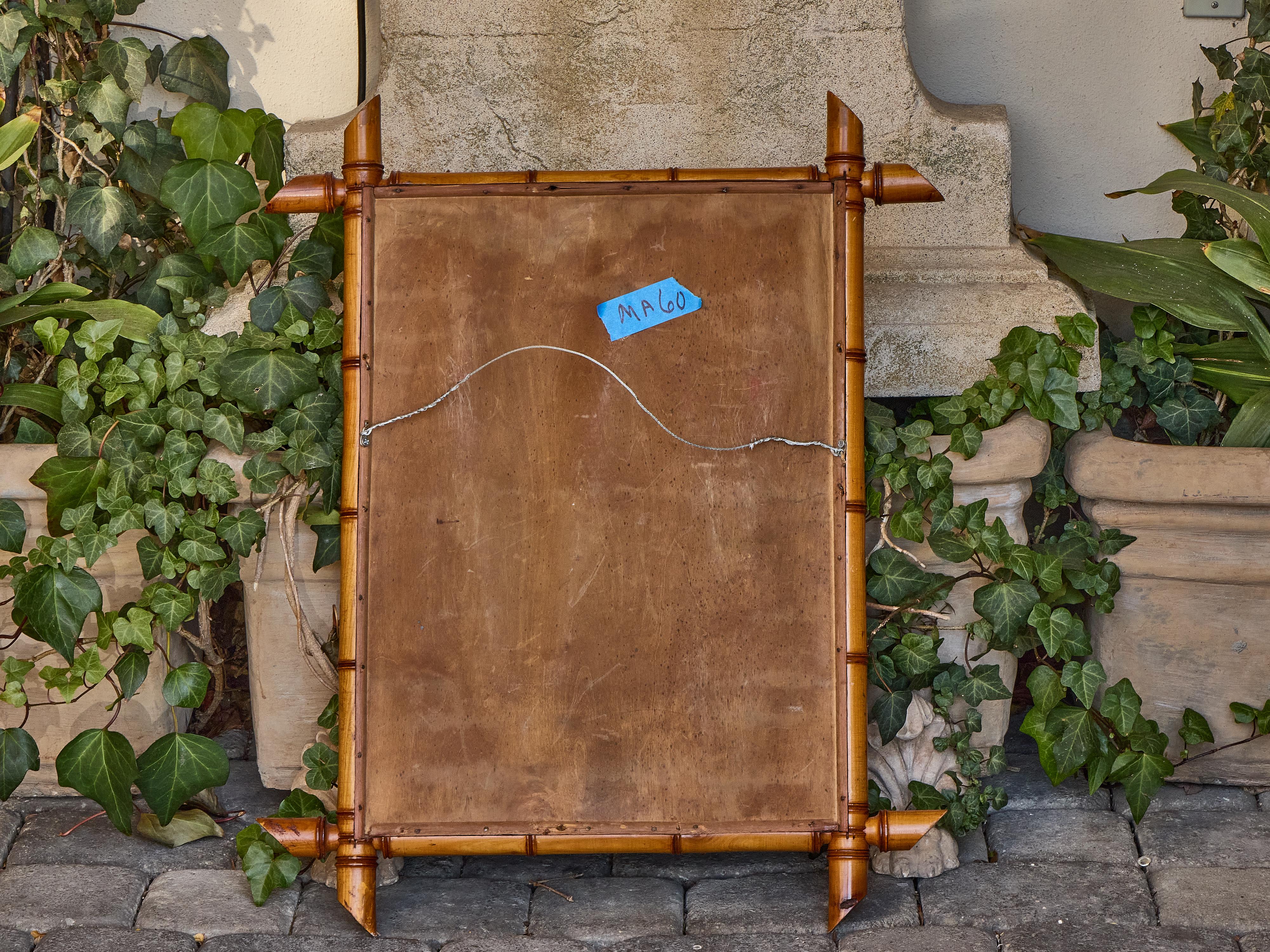 Miroir français en faux bambou et noyer avec coins percés, vers 1900 en vente 1