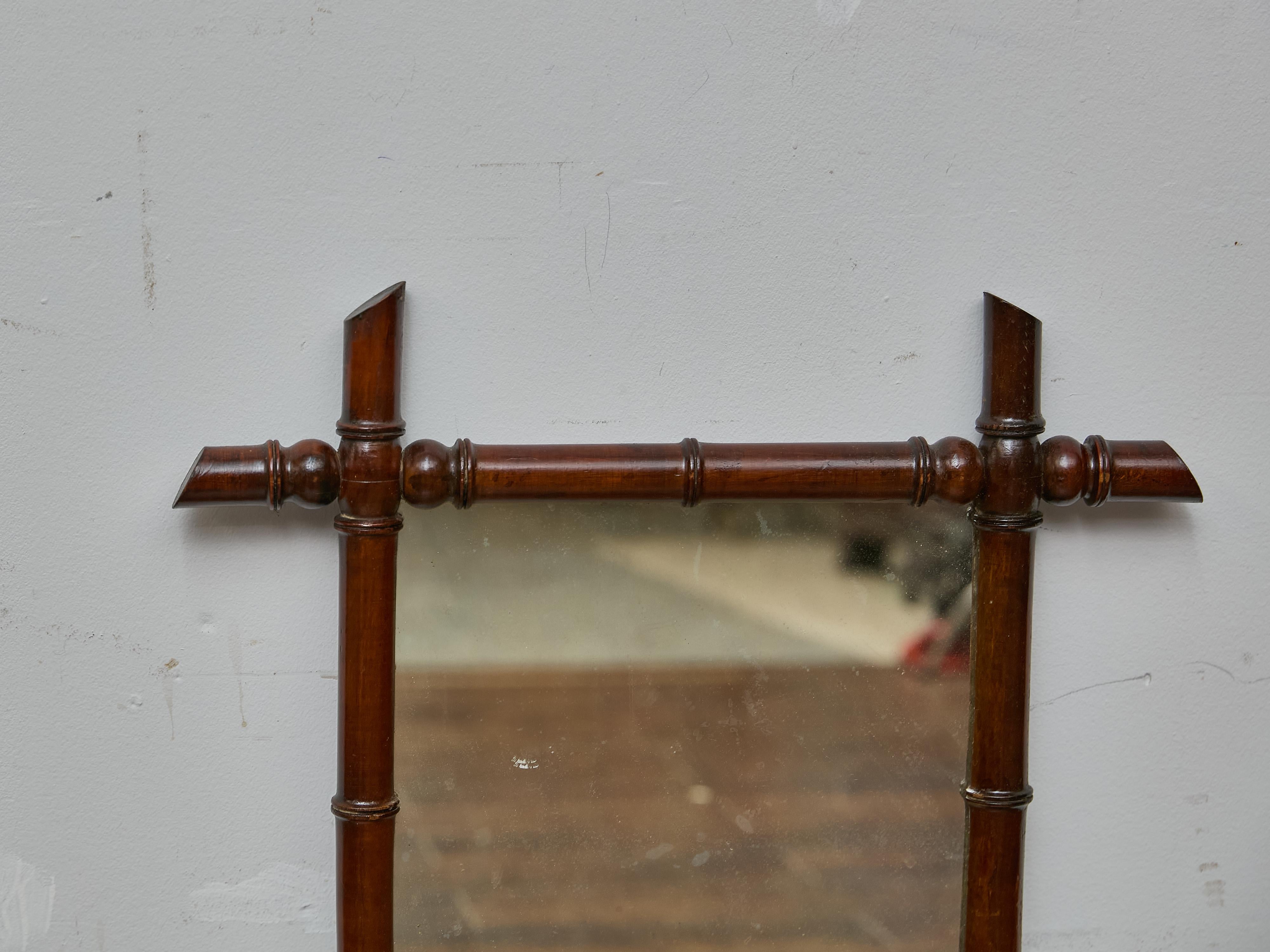 Rustique Miroir français en faux bambou et noyer avec détails tournés, vers 1900 en vente