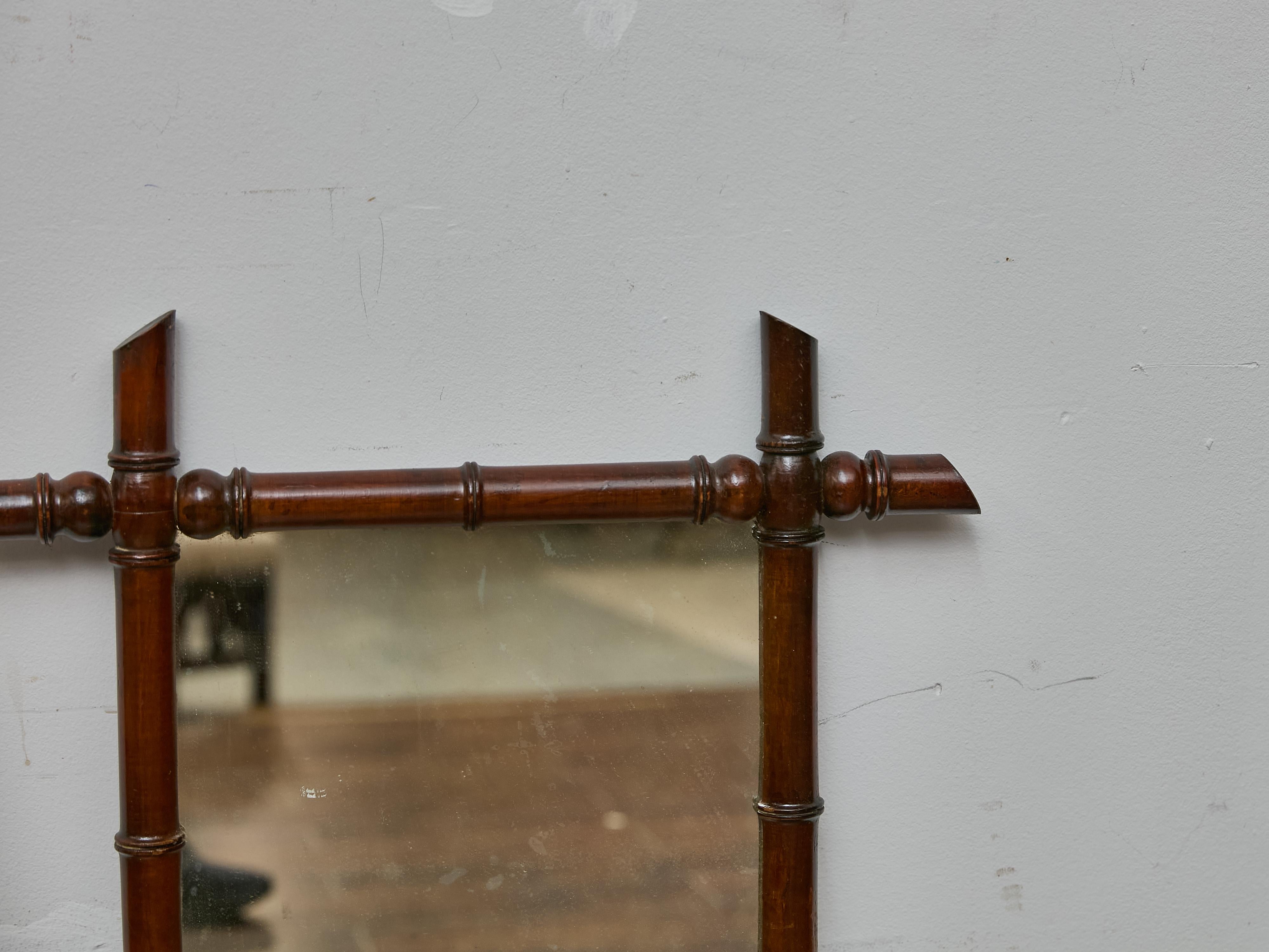 Tourné Miroir français en faux bambou et noyer avec détails tournés, vers 1900 en vente