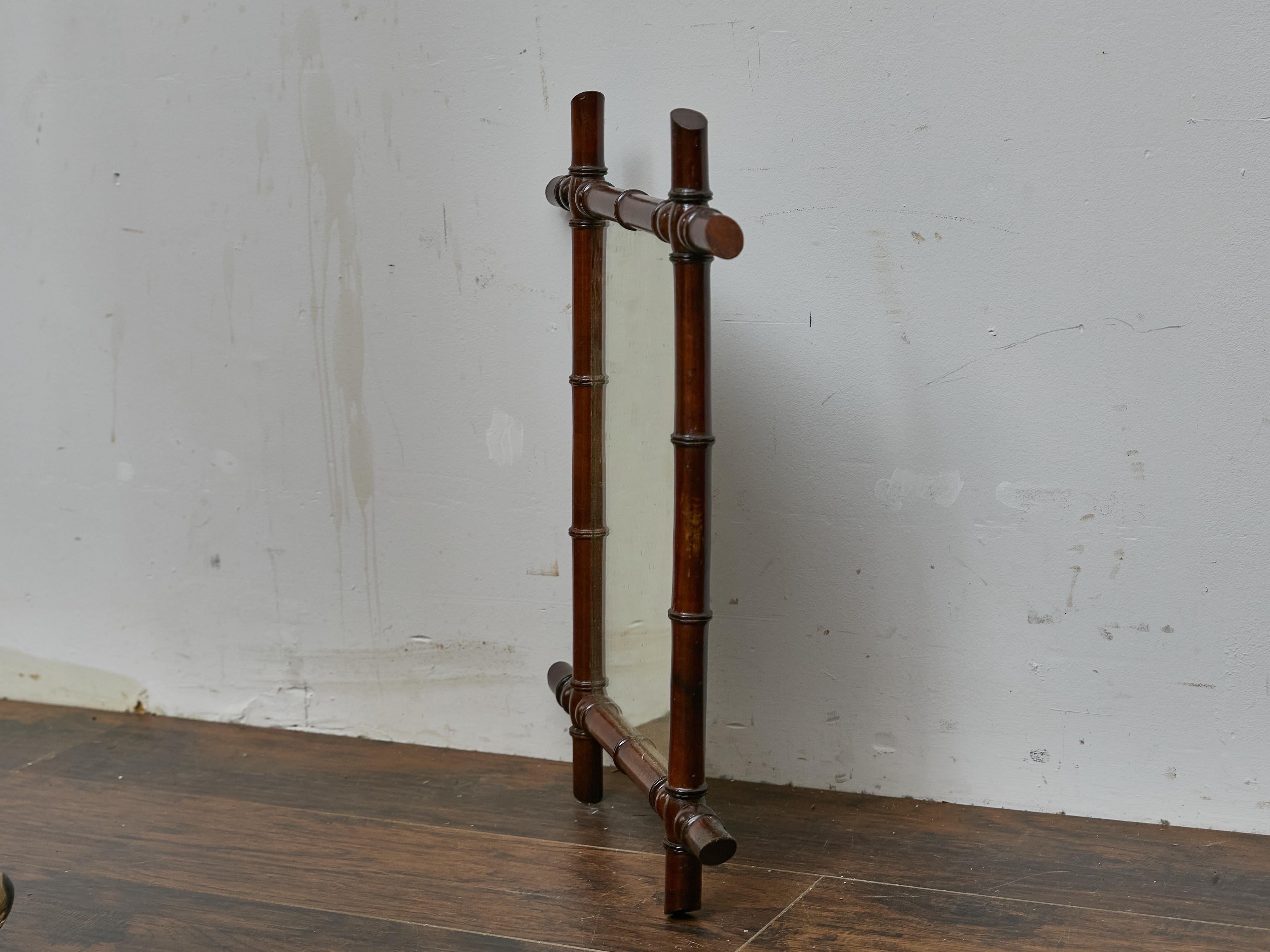 Imitation bambou Miroir français en faux bambou et noyer avec détails tournés, vers 1900 en vente