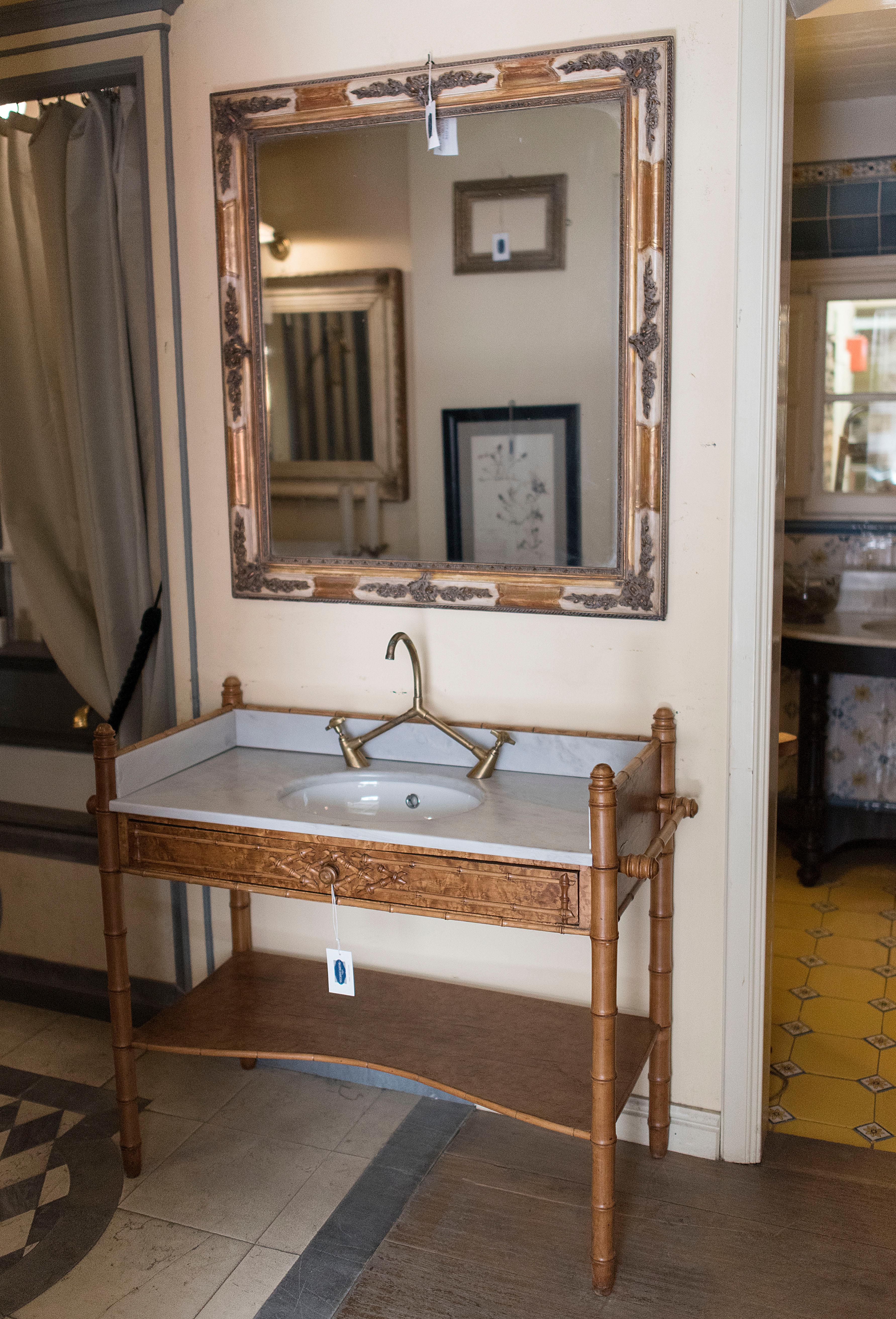 French Faux Bamboo with Marble Top Sink from 19th Century
This sink is provided with brass faucet and double drawers
