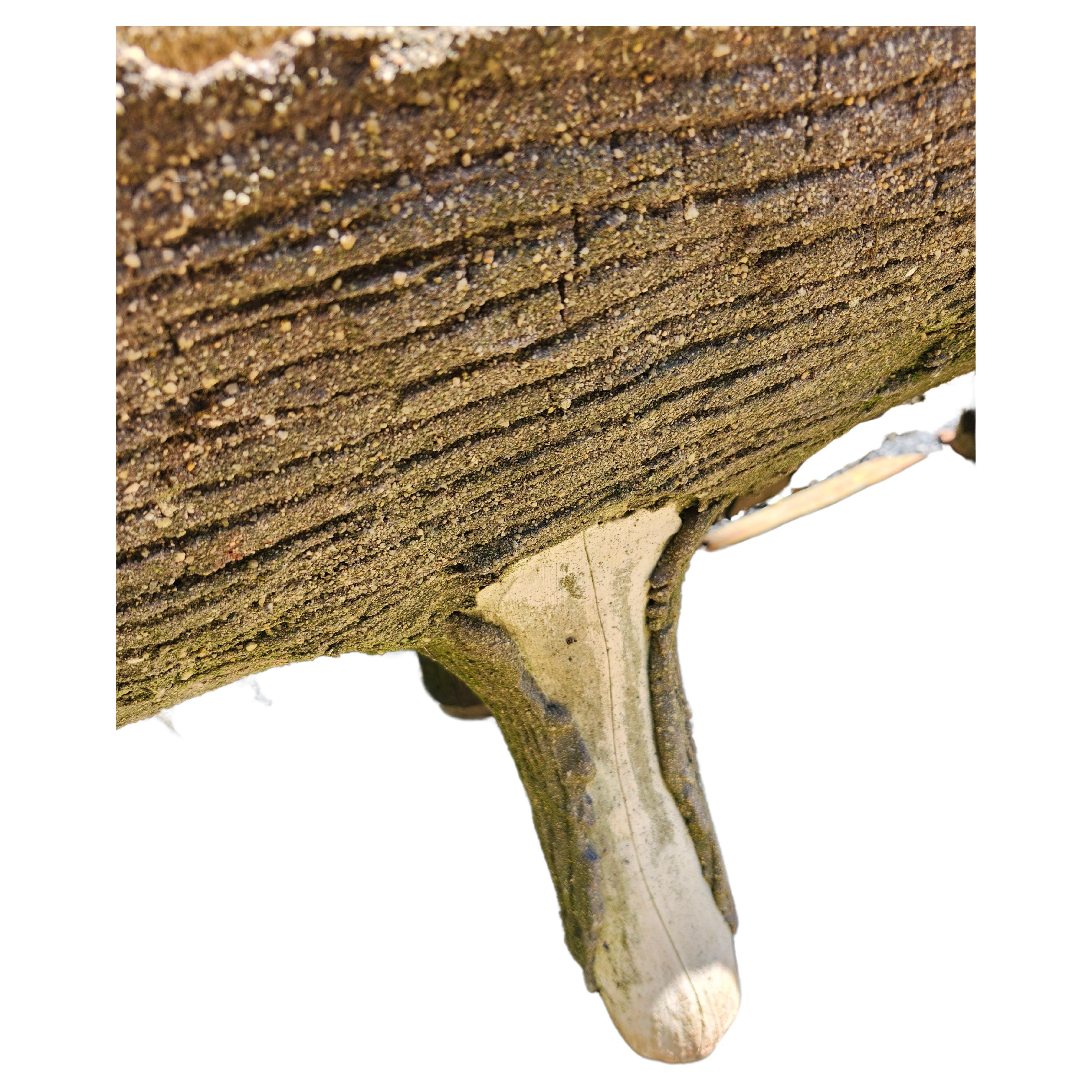 Französisch Faux Bois Cement Log Bank C 1965 im Zustand „Gut“ im Angebot in Port Jervis, NY