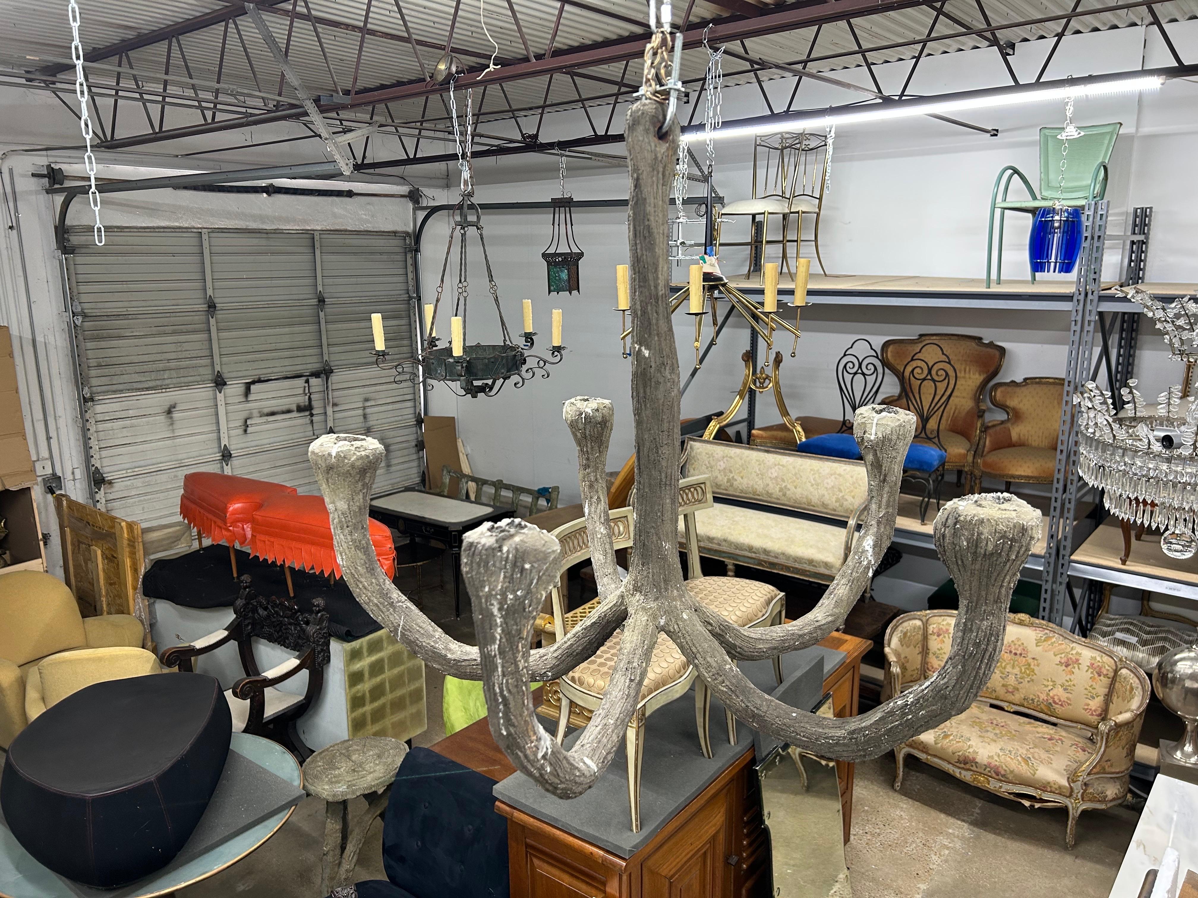 Lustre français en faux bois Bon état - En vente à Houston, TX